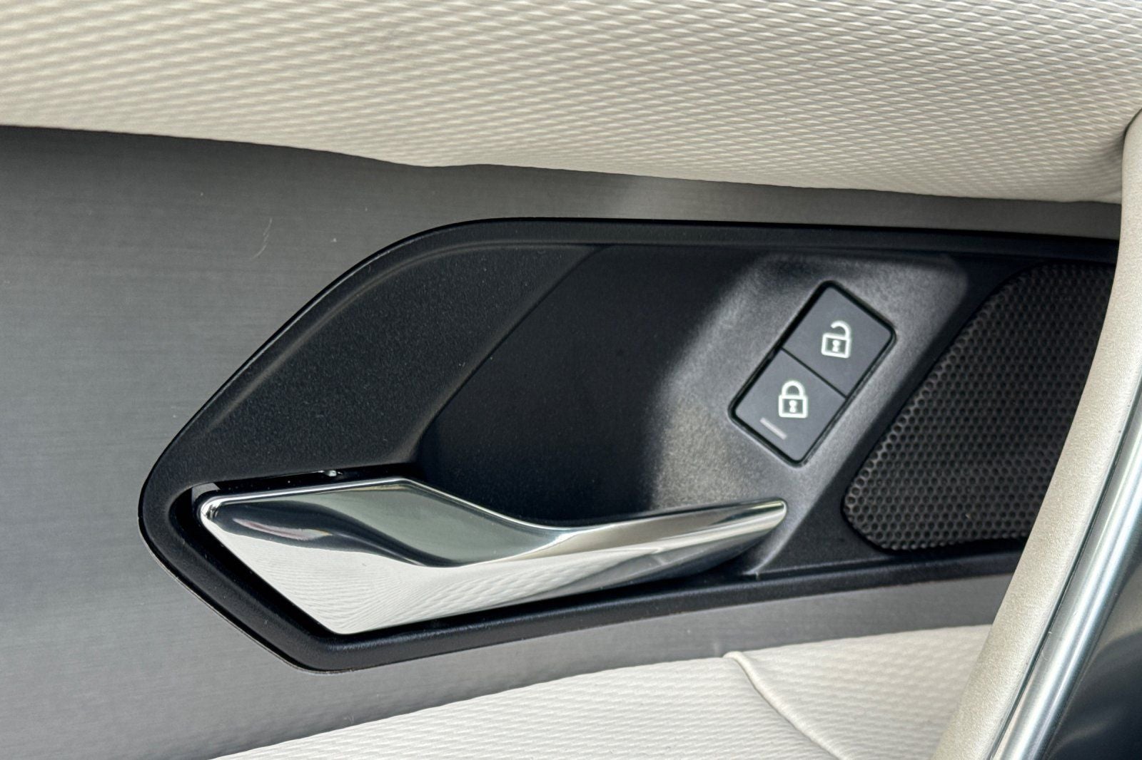 2025 Land Rover Discovery Sport SE