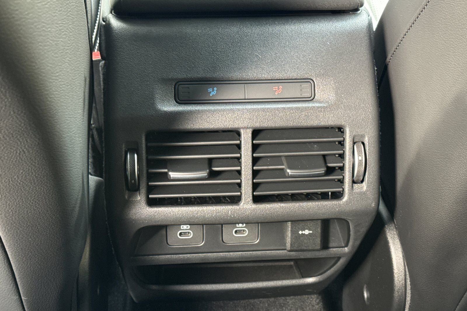 2025 Land Rover Discovery Sport SE