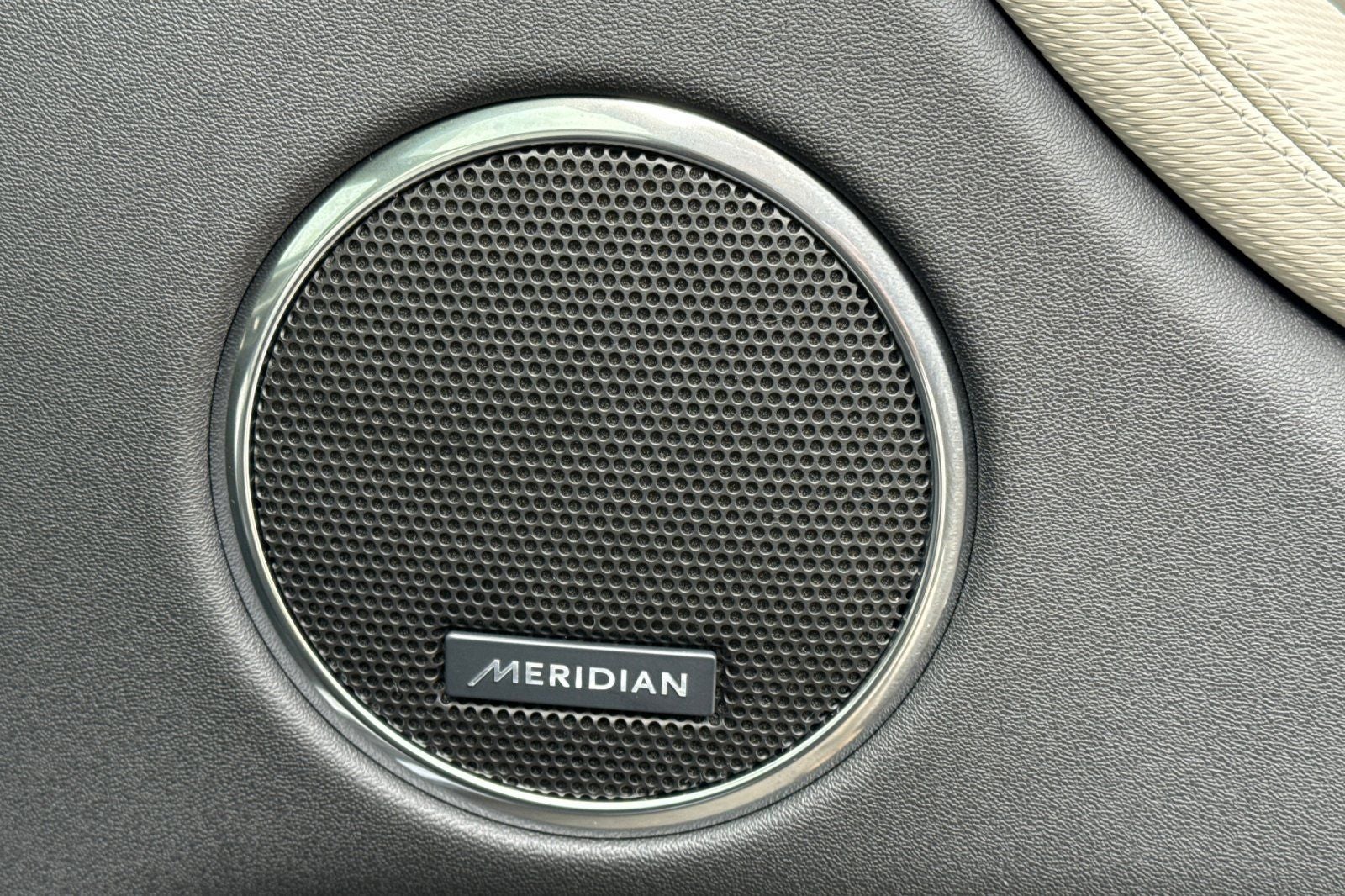 2025 Land Rover Discovery Sport SE