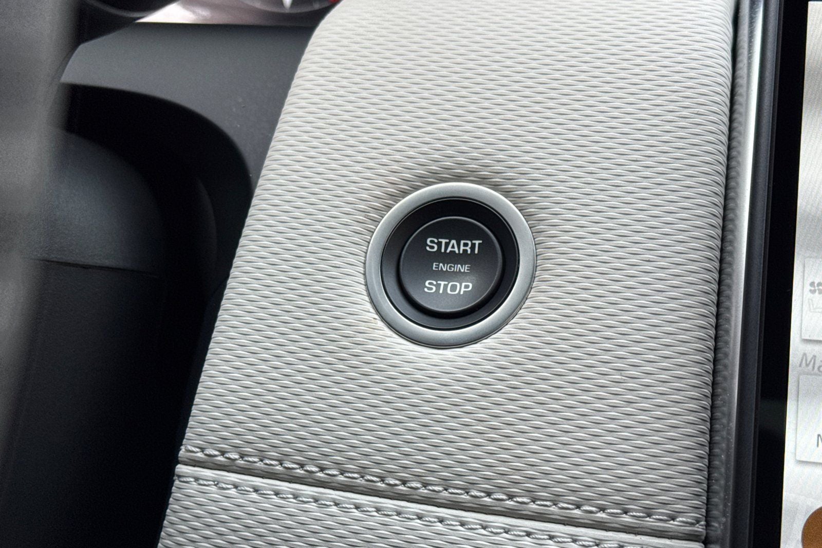 2025 Land Rover Discovery Sport SE