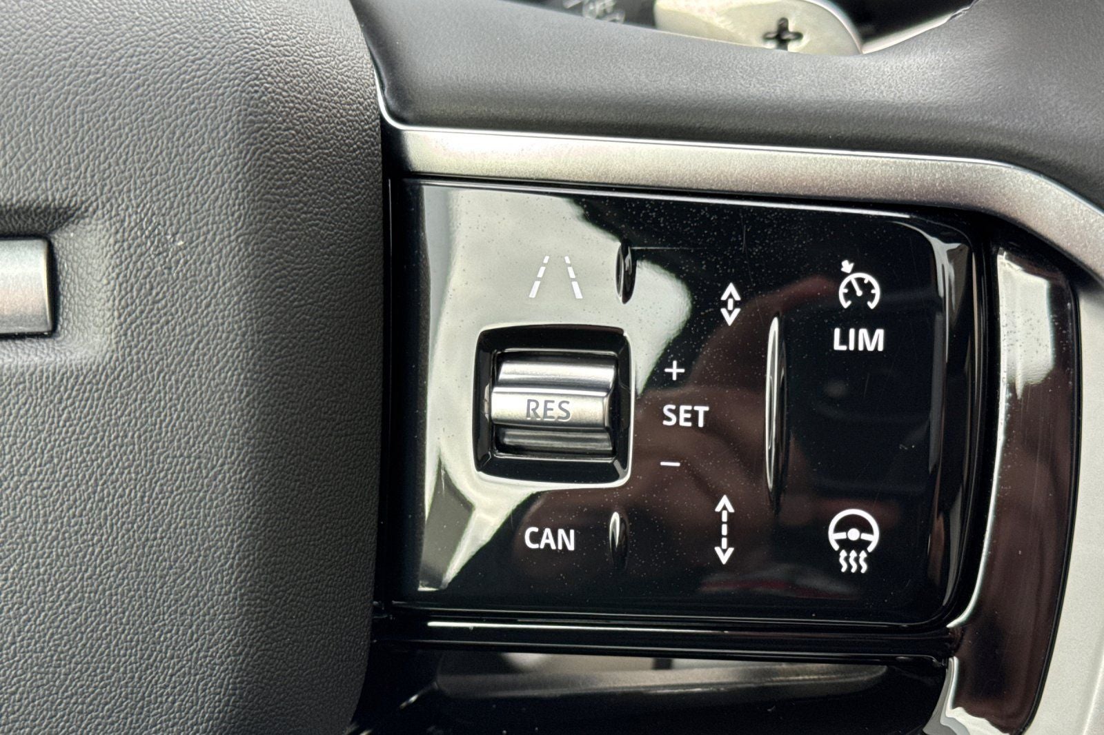 2025 Land Rover Discovery Sport SE