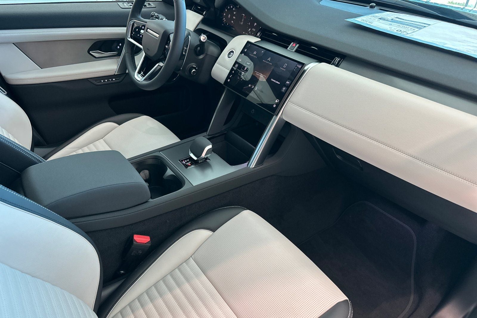 2025 Land Rover Discovery Sport SE