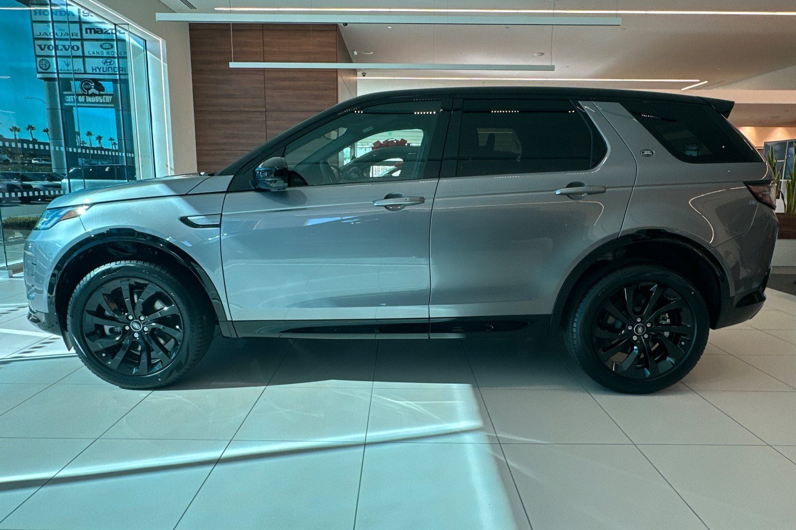 2025 Land Rover Discovery Sport SE
