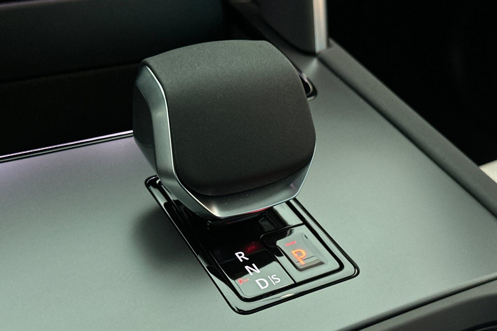 2025 Land Rover Discovery Sport SE