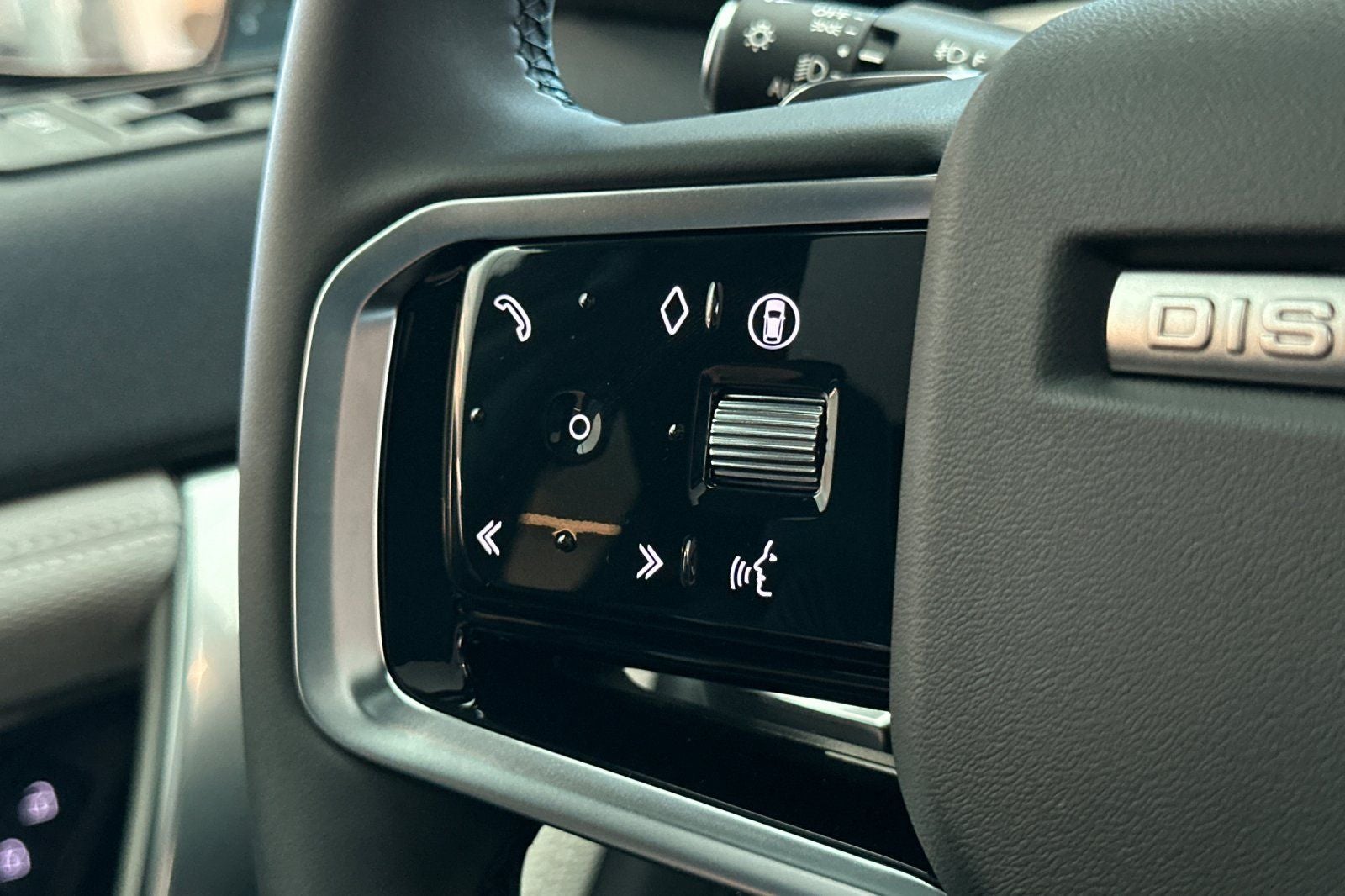 2025 Land Rover Discovery Sport SE