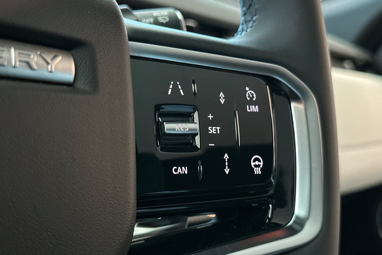 2025 Land Rover Discovery Sport SE