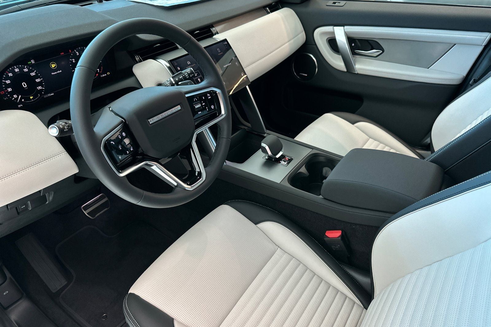 2025 Land Rover Discovery Sport SE