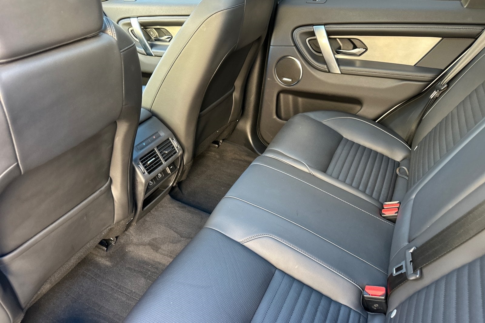 2025 Land Rover Discovery Sport SE