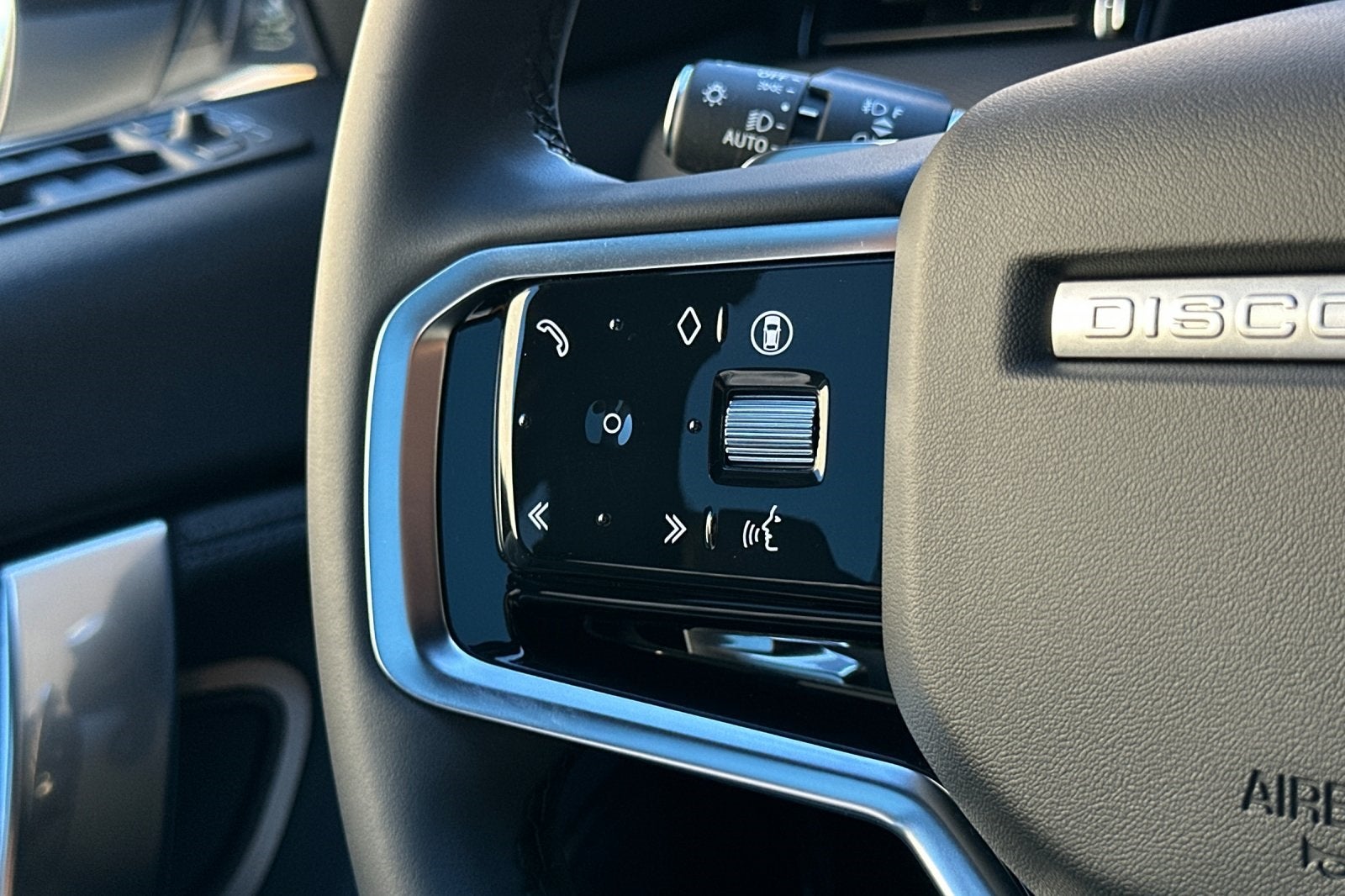 2025 Land Rover Discovery Sport SE