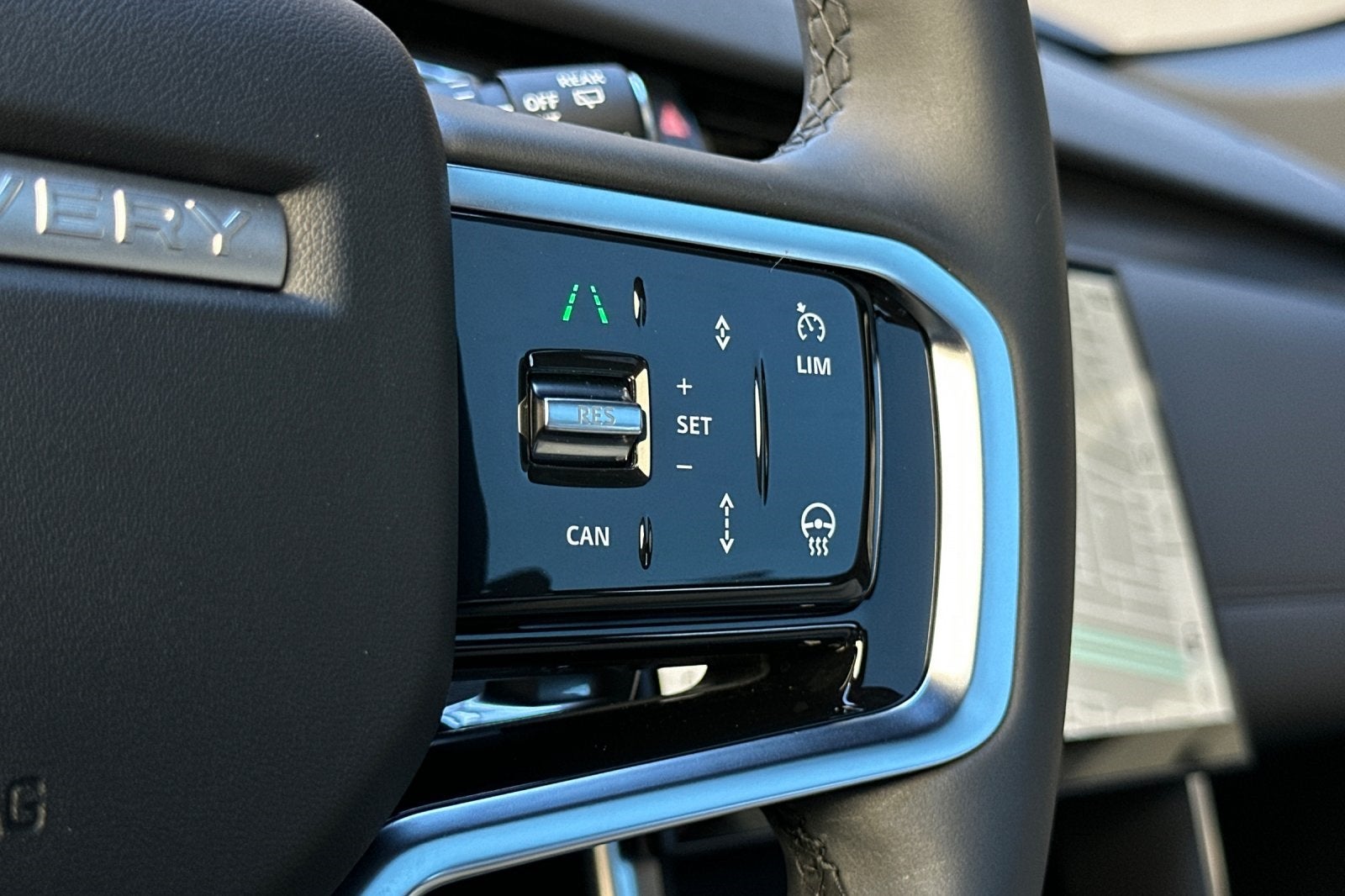 2025 Land Rover Discovery Sport SE