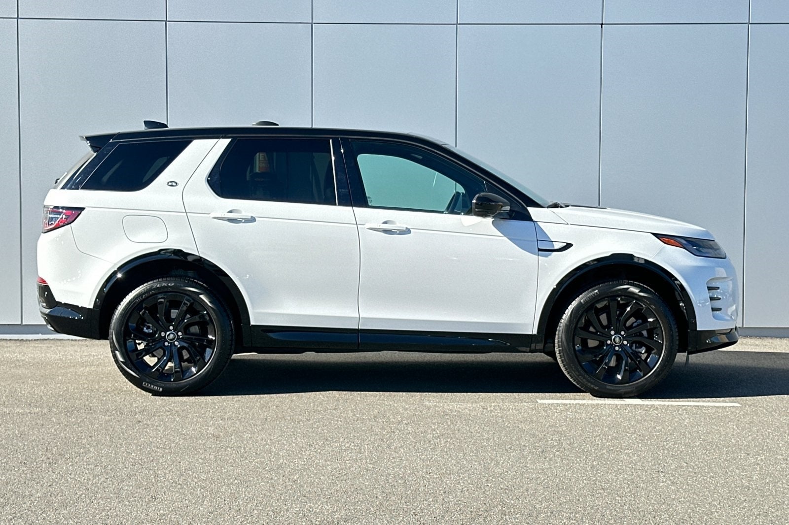 2025 Land Rover Discovery Sport SE