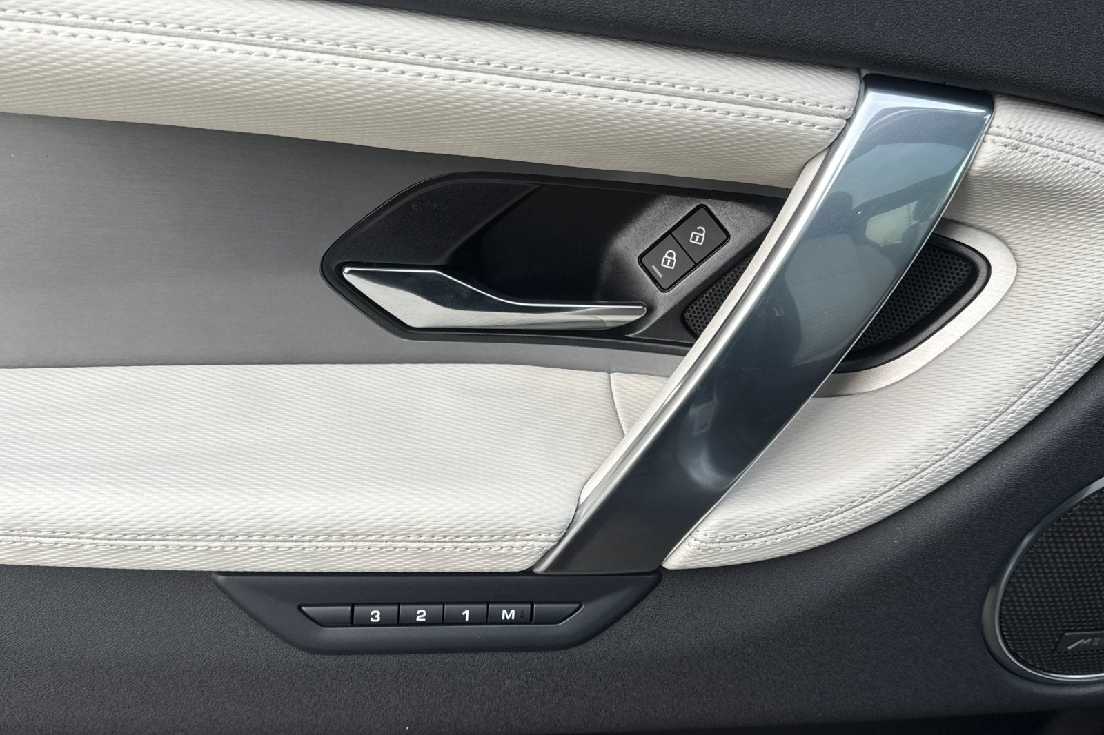 2025 Land Rover Discovery Sport SE