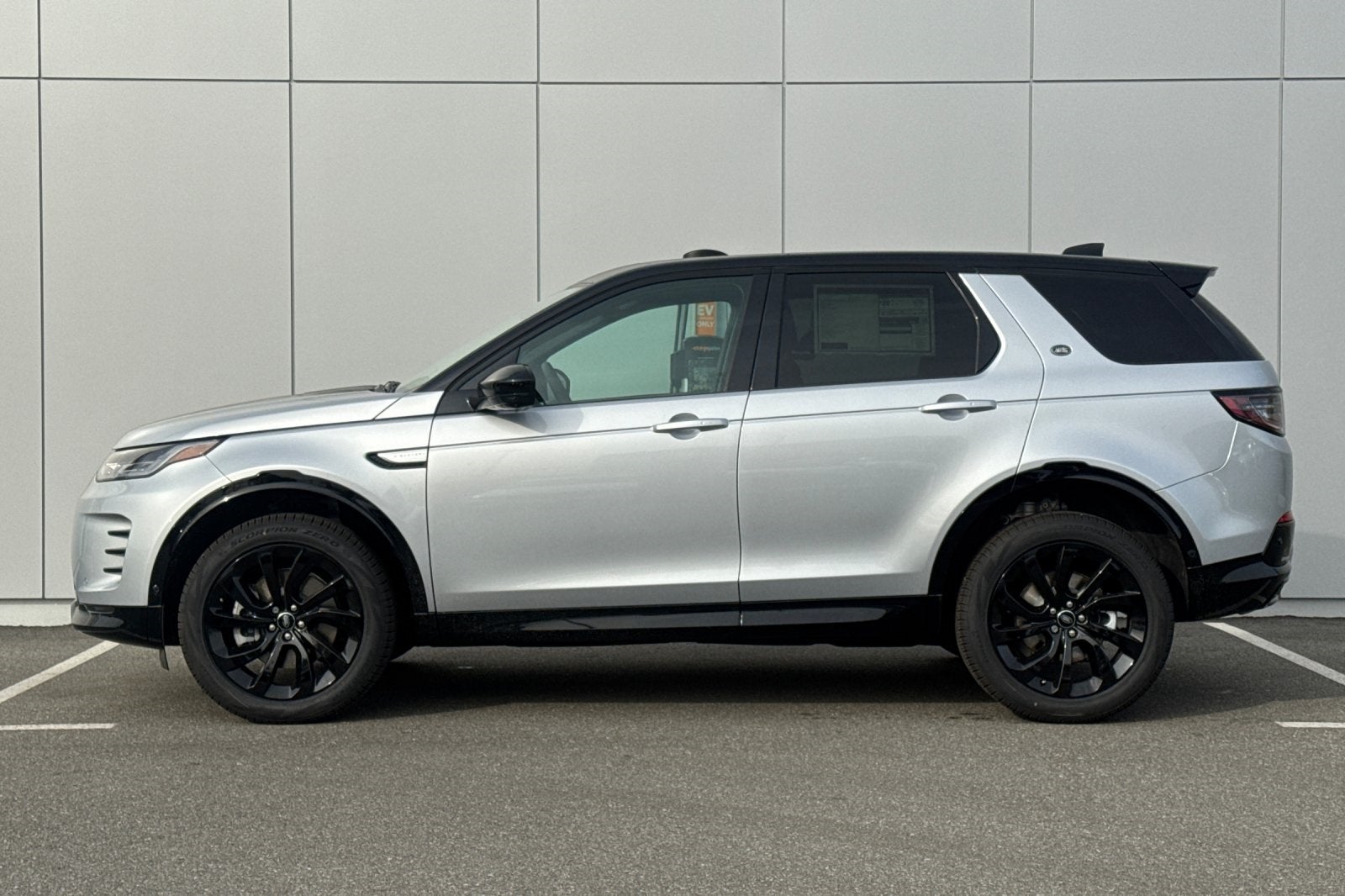 2025 Land Rover Discovery Sport SE