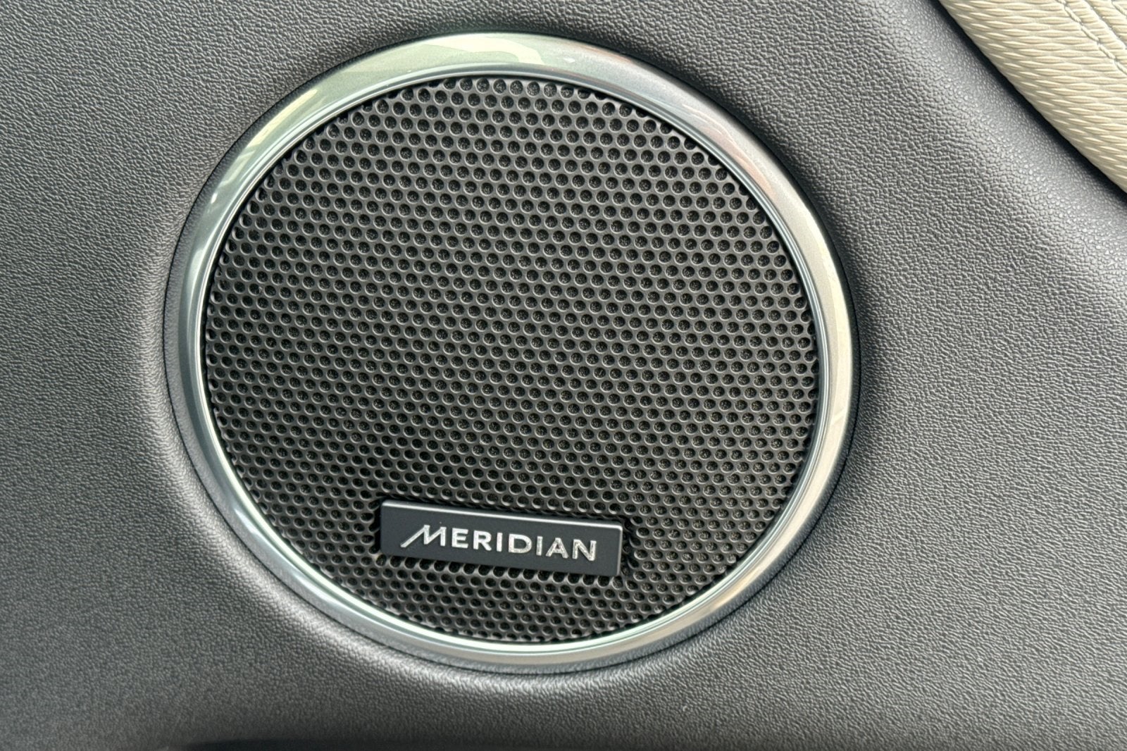 2025 Land Rover Discovery Sport SE