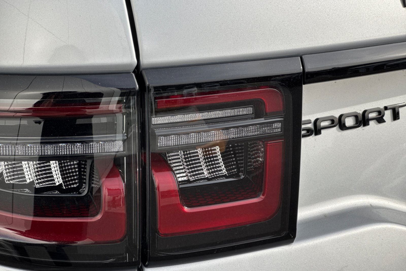 2025 Land Rover Discovery Sport SE