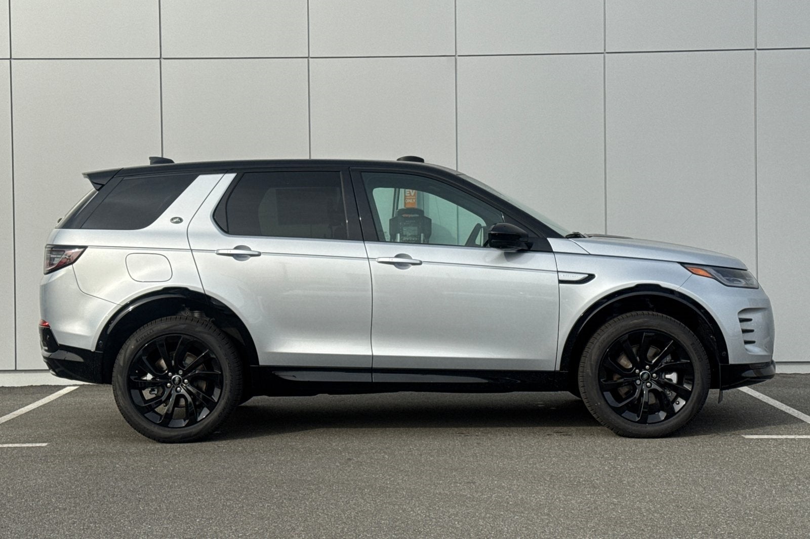 2025 Land Rover Discovery Sport SE