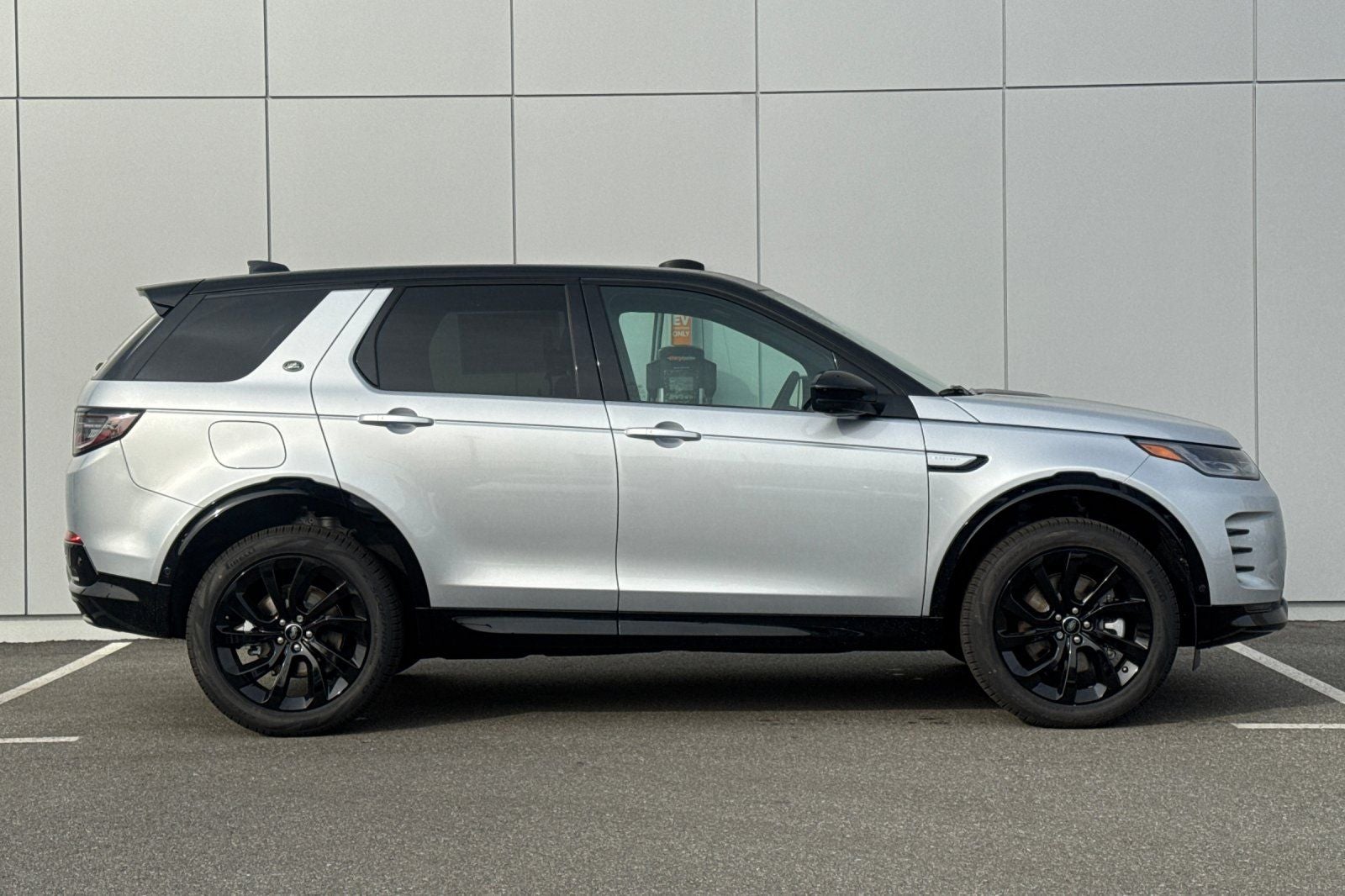 2025 Land Rover Discovery Sport SE