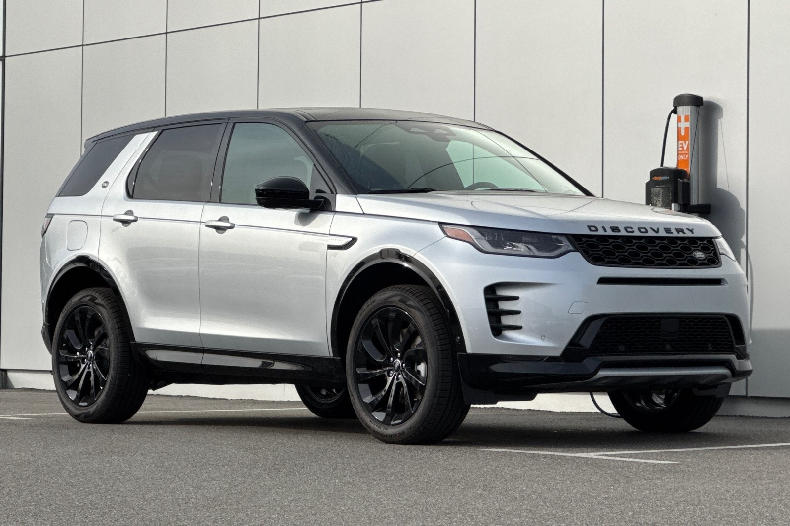 2025 Land Rover Discovery Sport SE