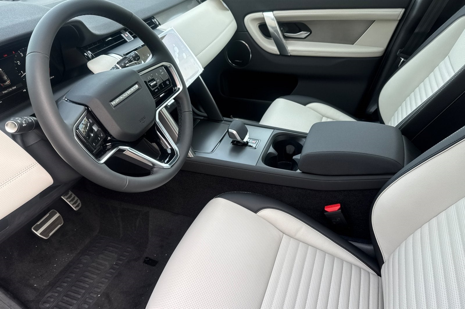 2025 Land Rover Discovery Sport SE