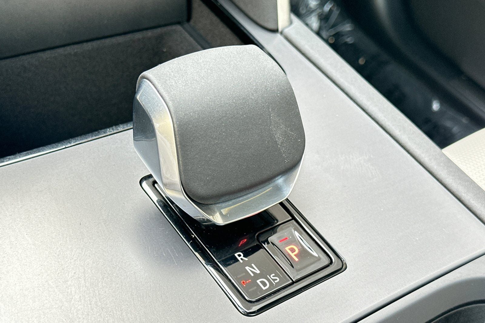 2025 Land Rover Discovery Sport SE