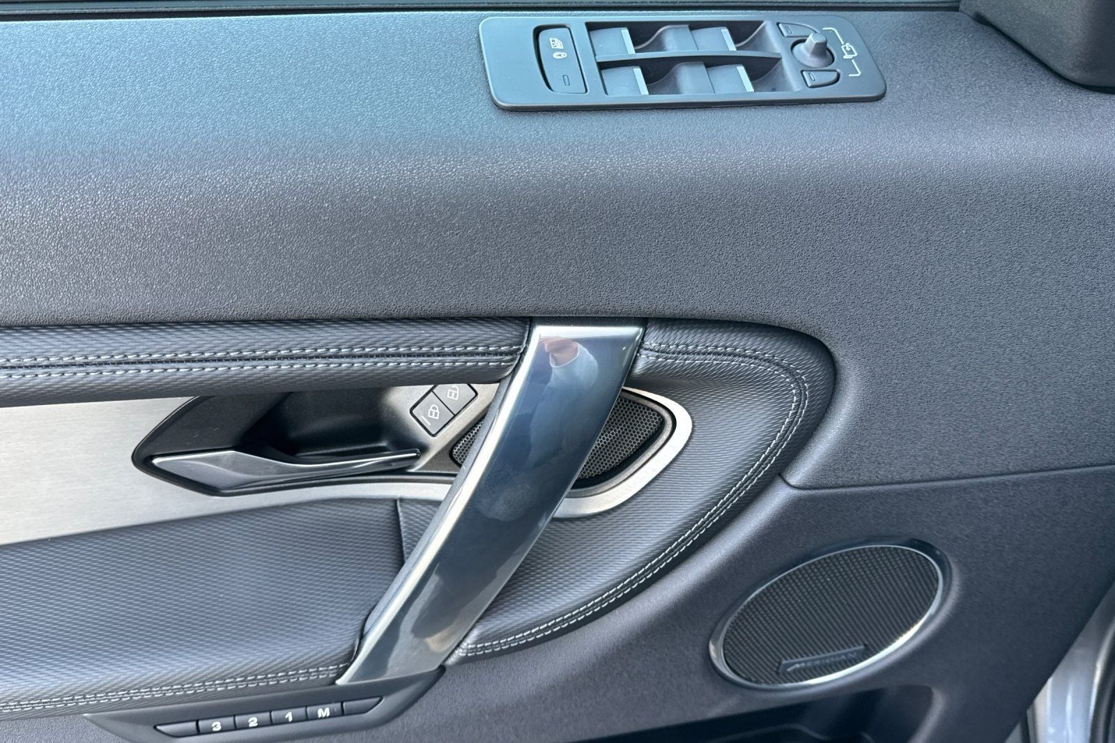 2025 Land Rover Discovery Sport SE