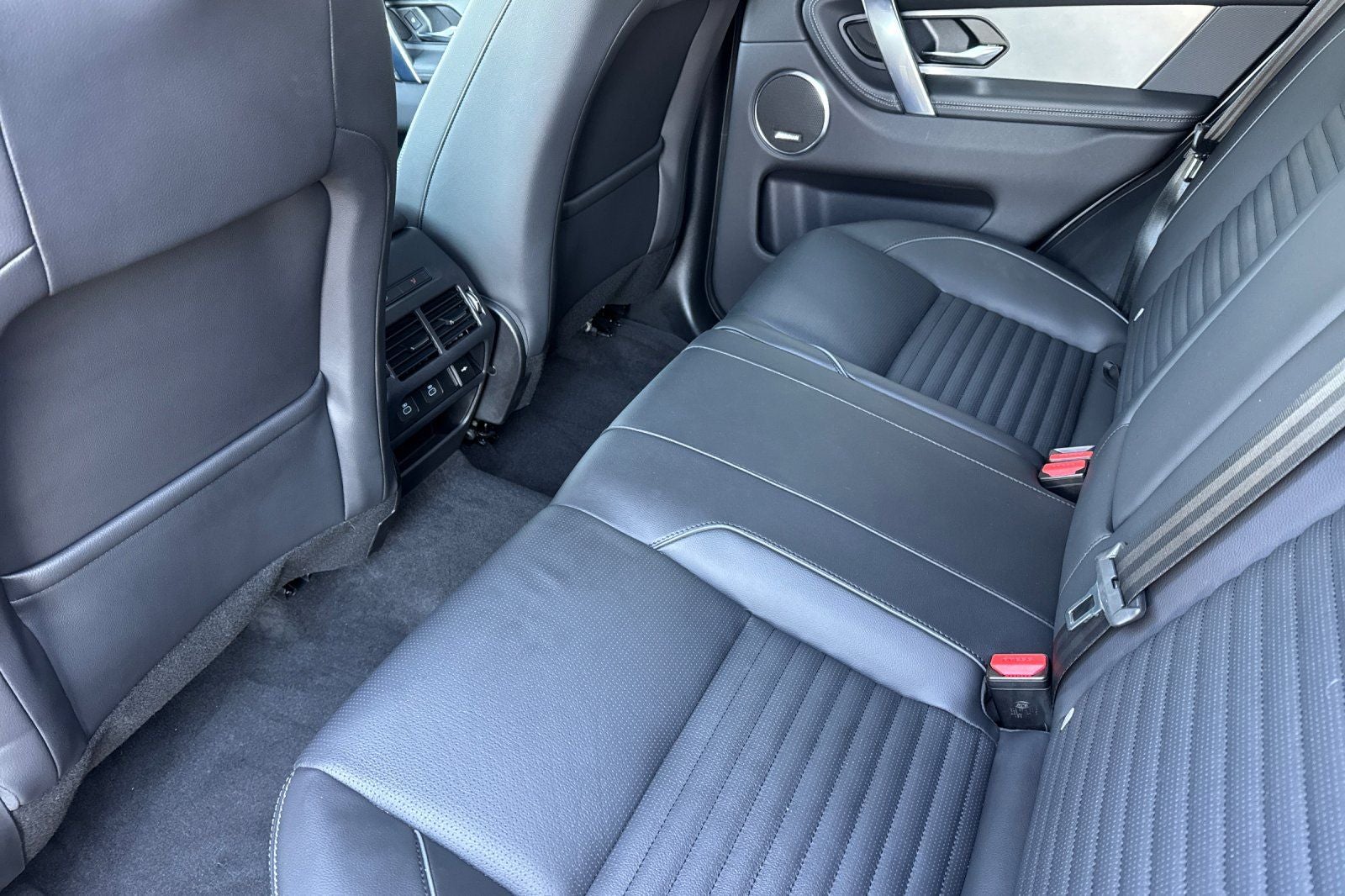 2025 Land Rover Discovery Sport SE