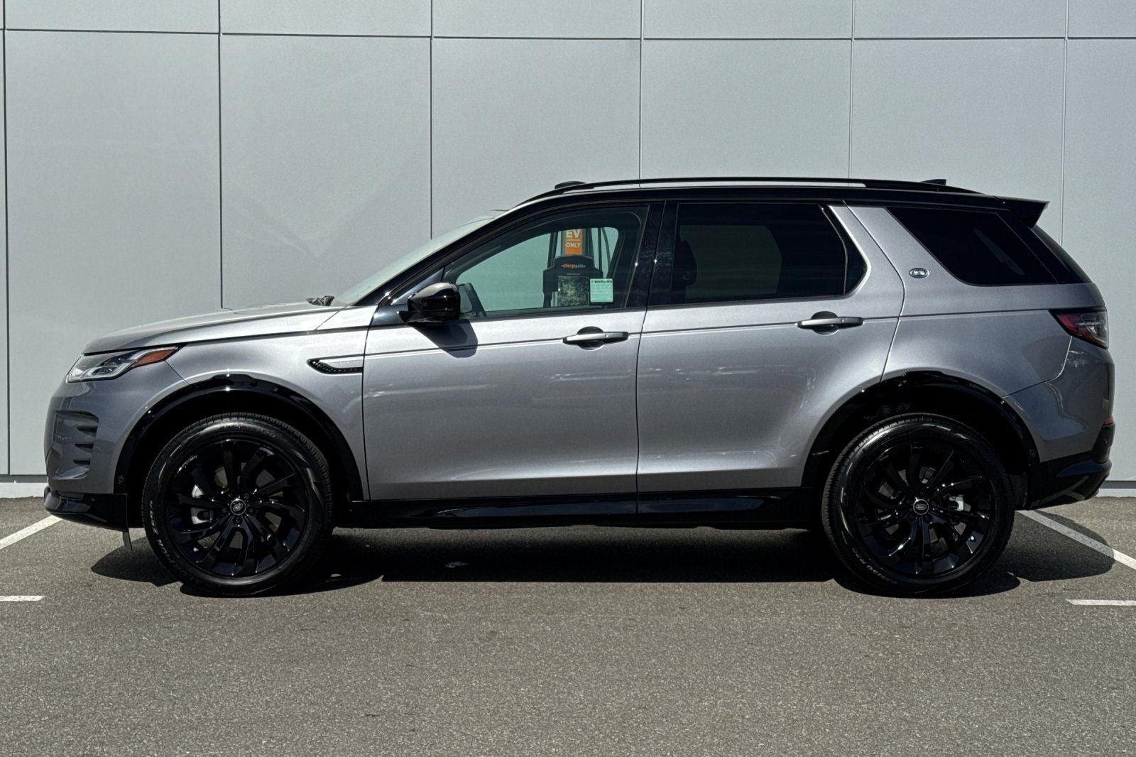 2025 Land Rover Discovery Sport SE