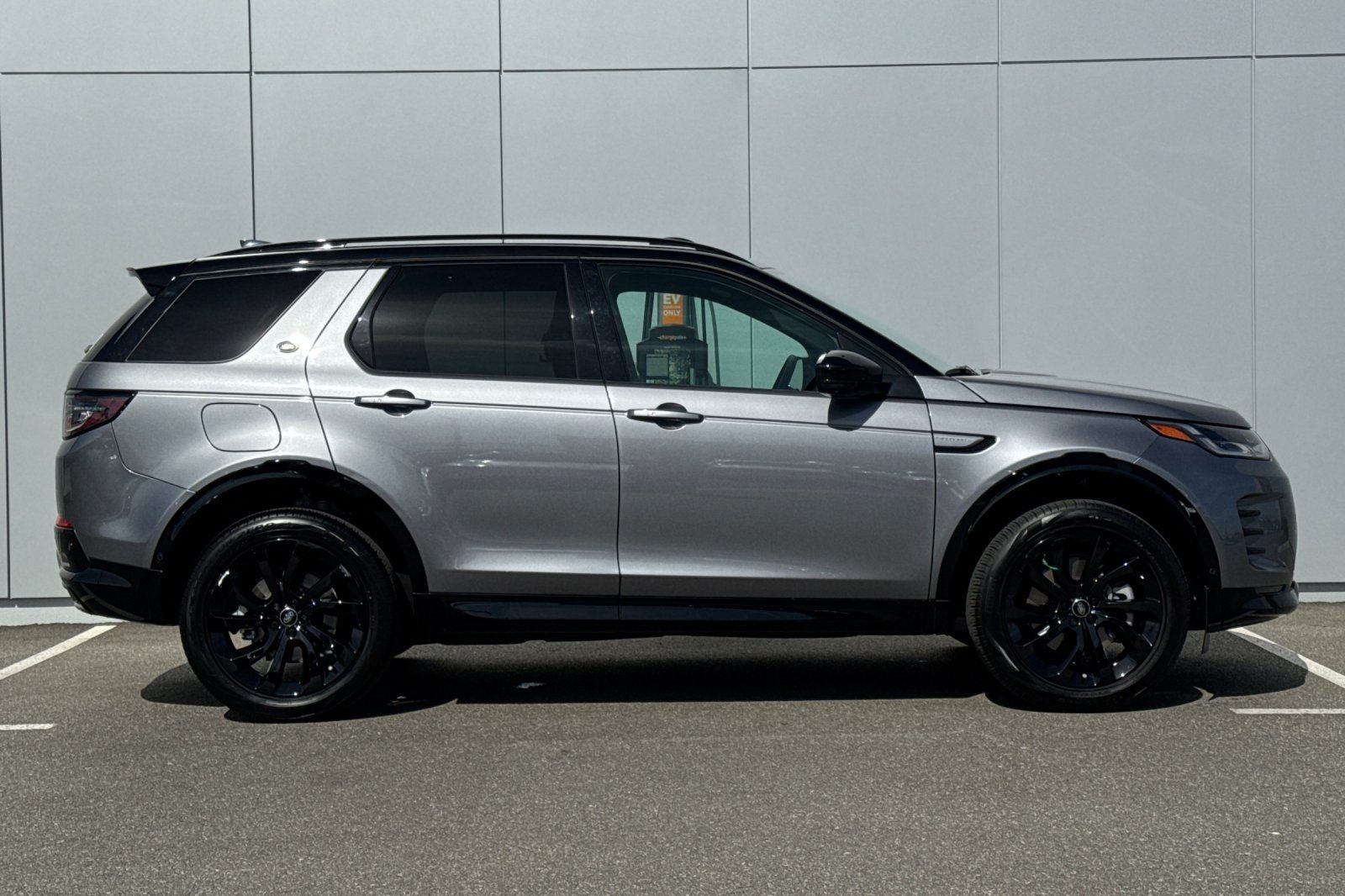 2025 Land Rover Discovery Sport SE