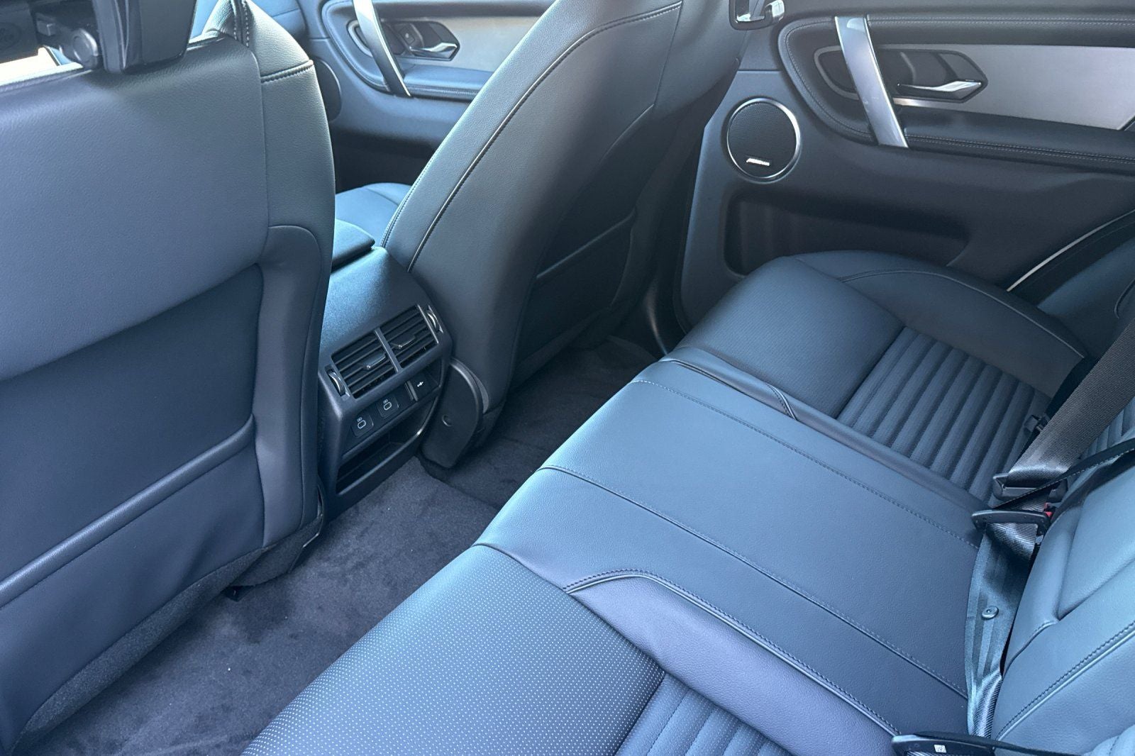 2025 Land Rover Discovery Sport SE