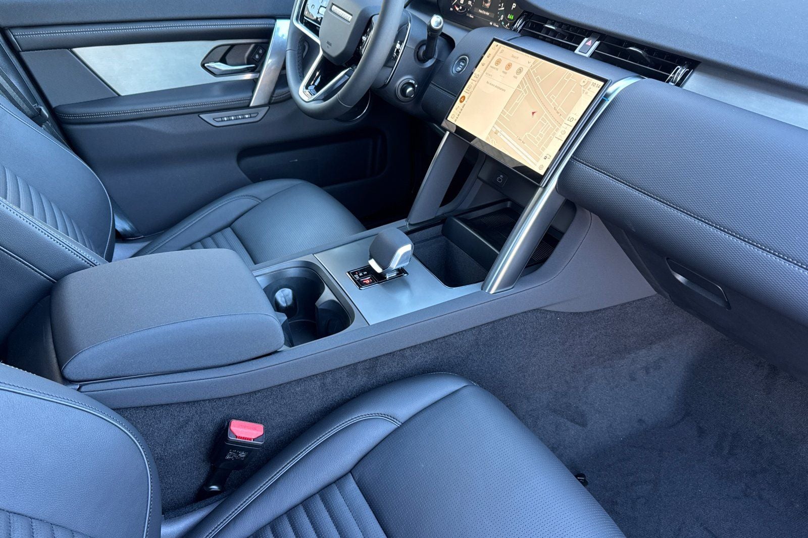 2025 Land Rover Discovery Sport SE