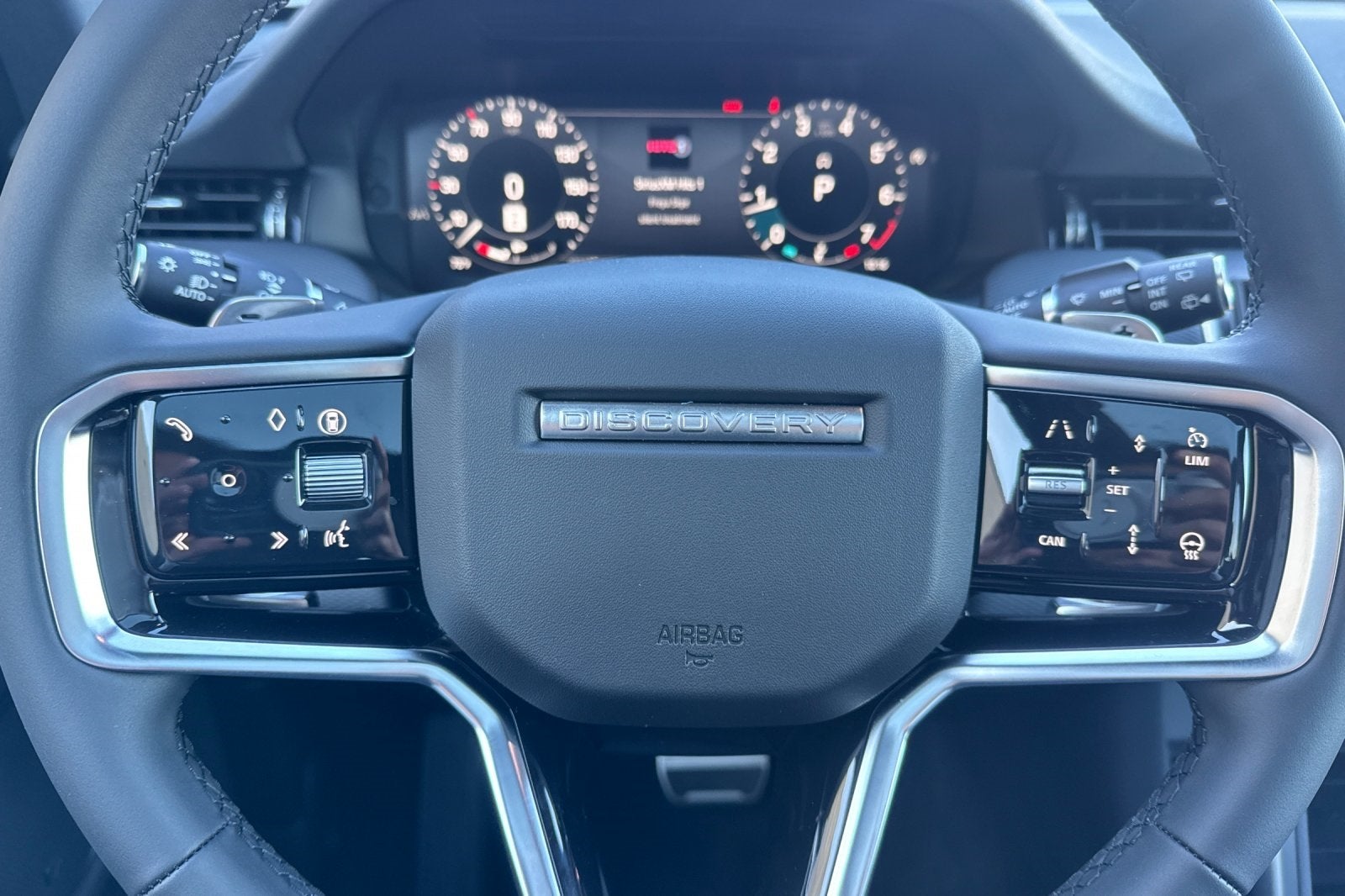 2025 Land Rover Discovery Sport SE