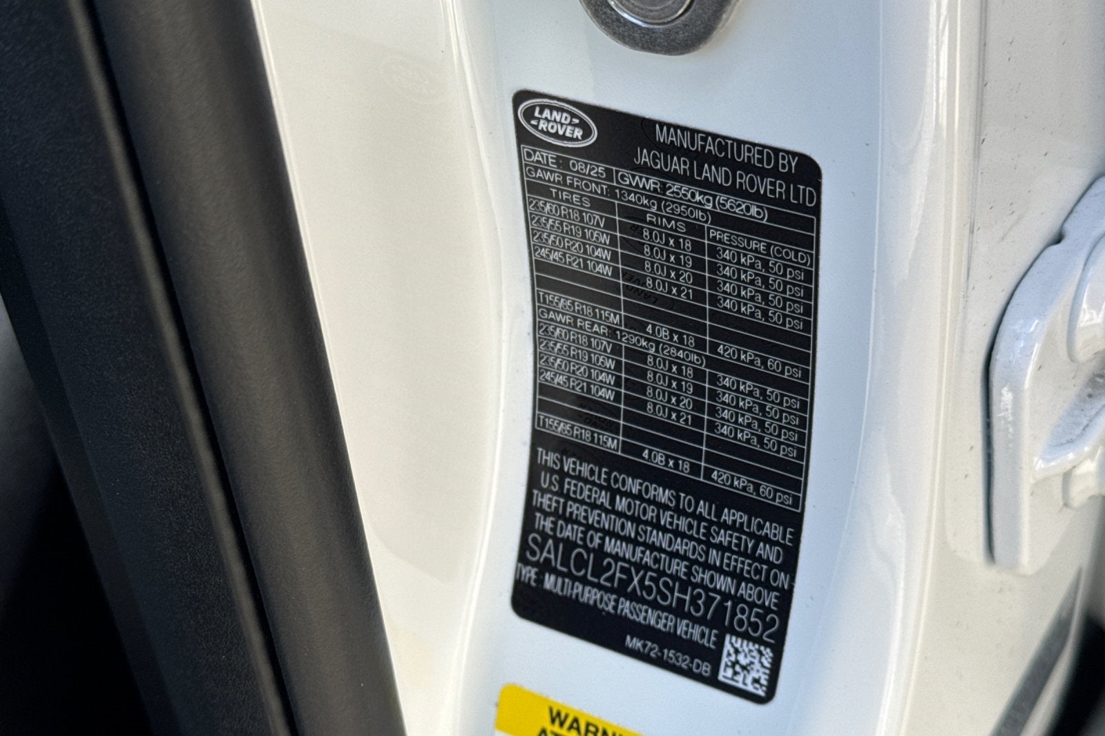 2025 Land Rover Discovery Sport SE