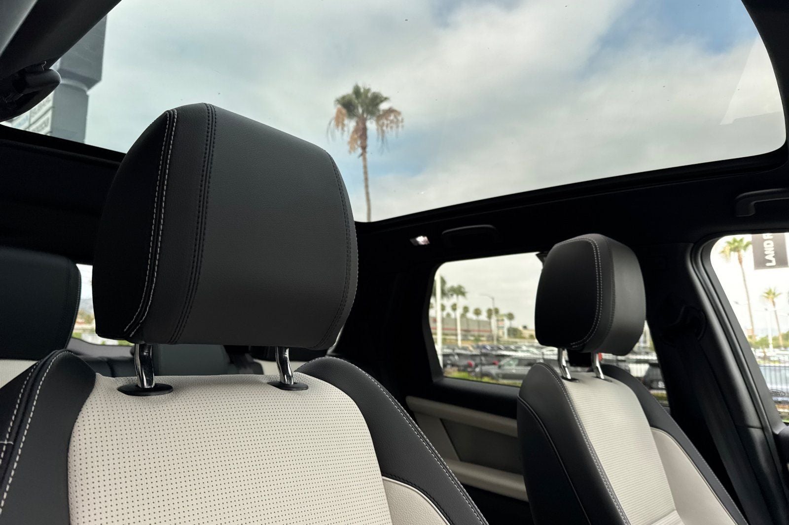 2025 Land Rover Discovery Sport SE