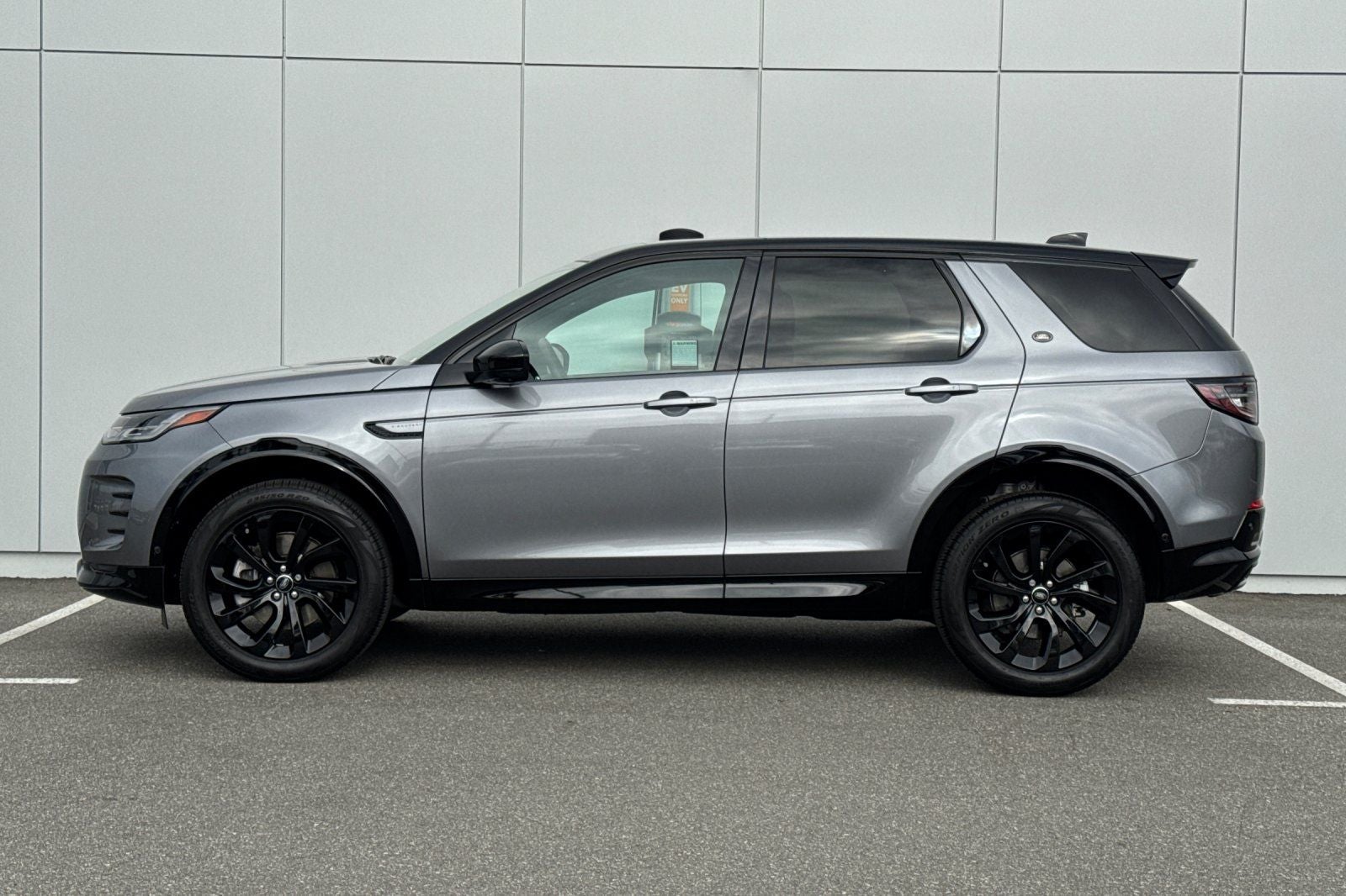 2025 Land Rover Discovery Sport SE