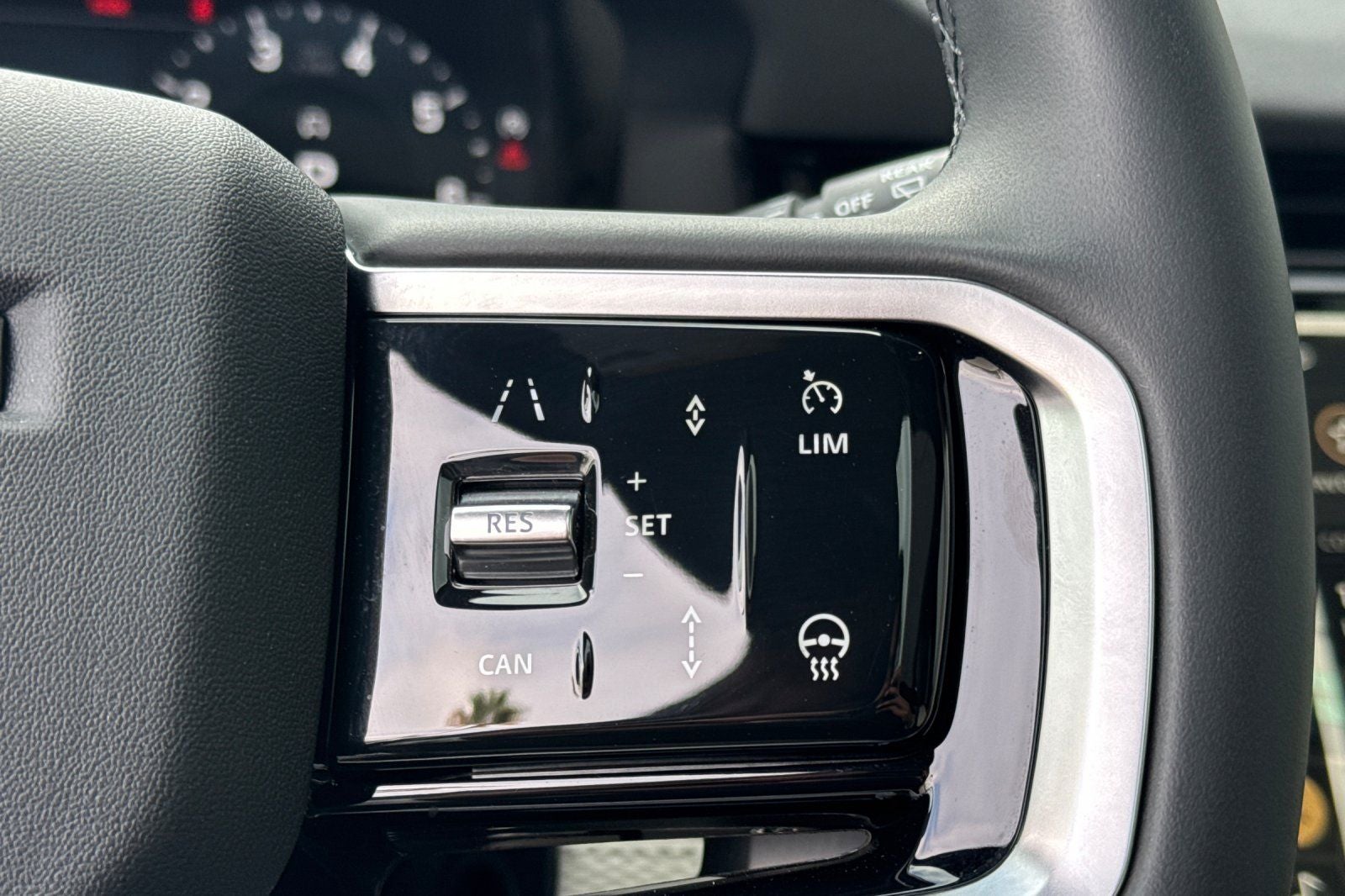2025 Land Rover Discovery Sport SE