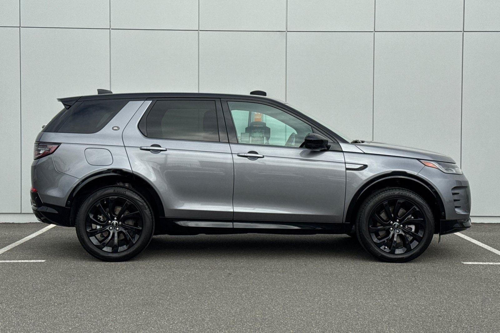 2025 Land Rover Discovery Sport SE