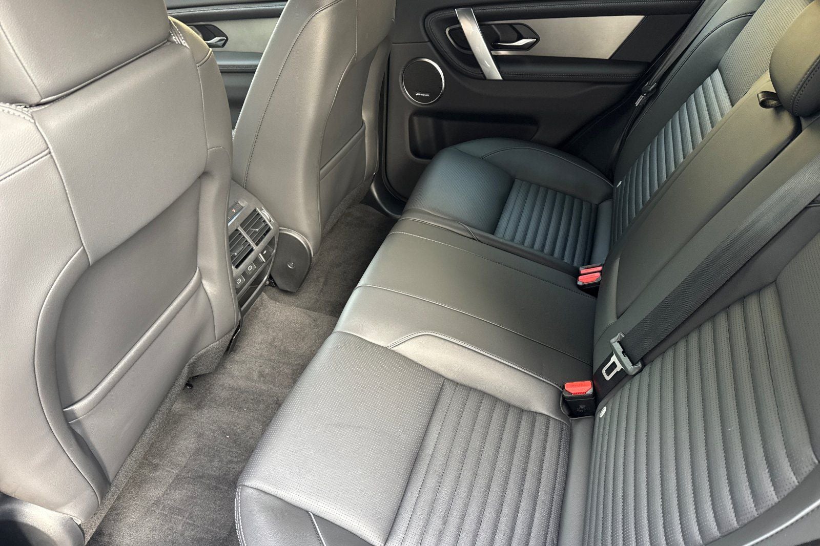 2025 Land Rover Discovery Sport SE