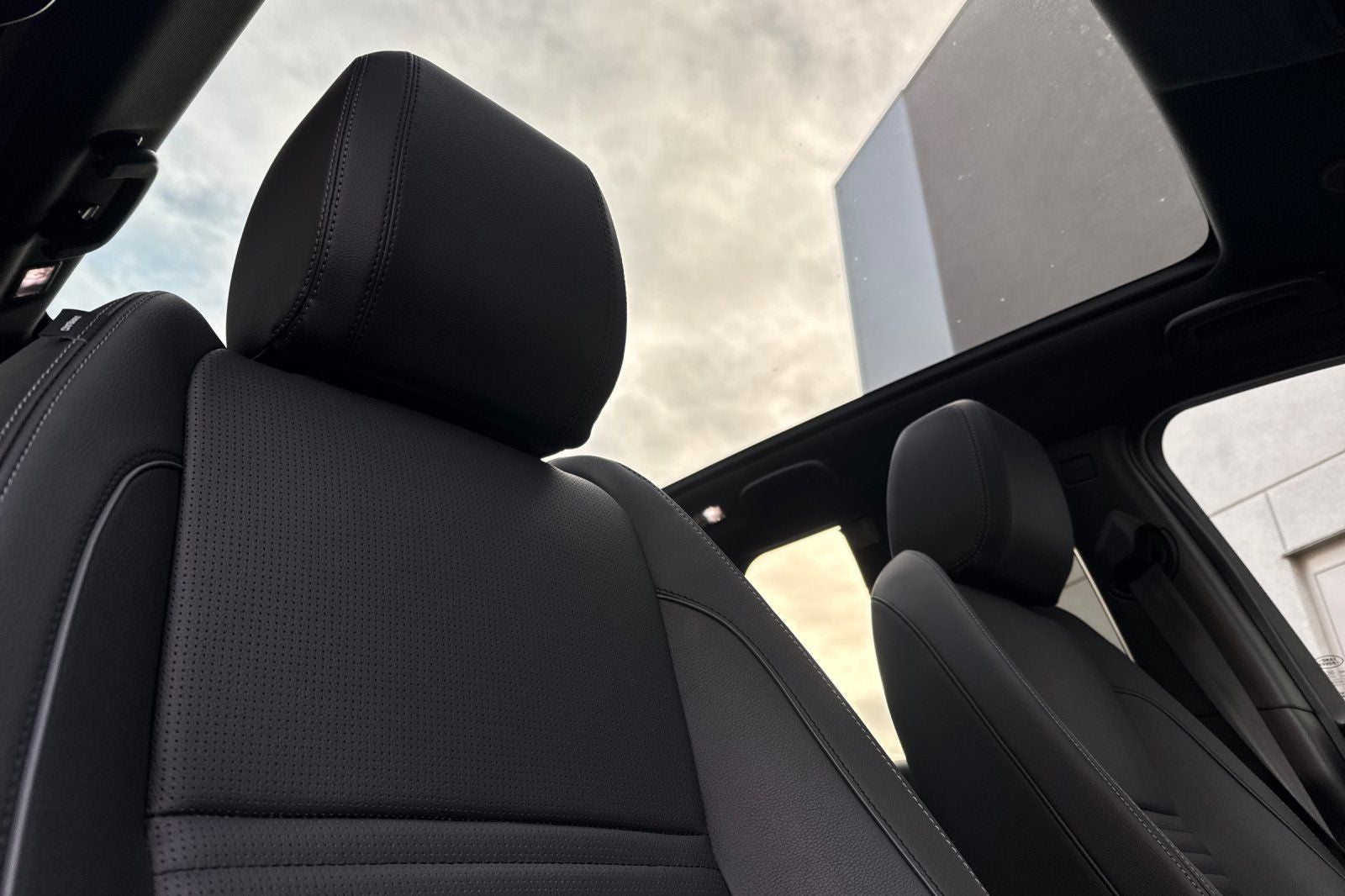 2025 Land Rover Discovery Sport SE