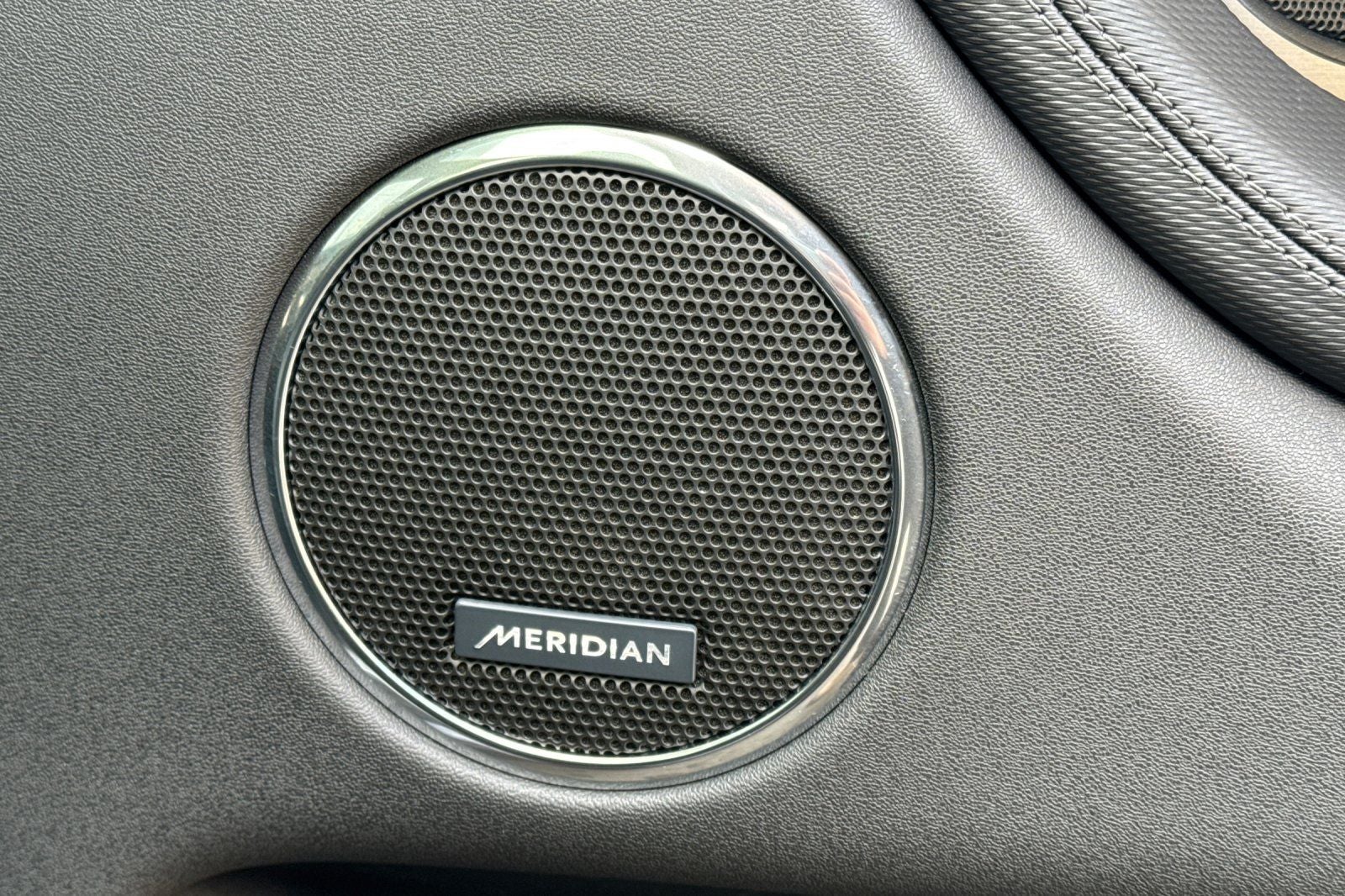 2025 Land Rover Discovery Sport SE