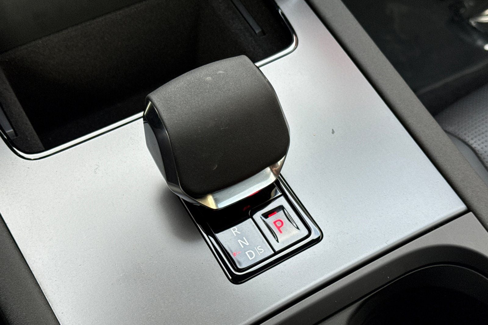 2025 Land Rover Discovery Sport SE