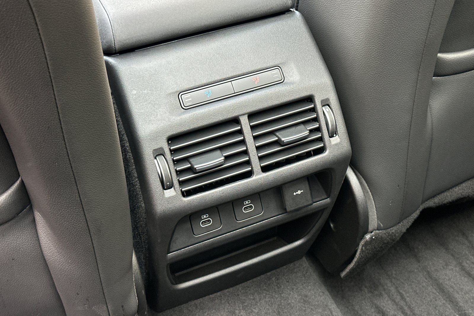 2025 Land Rover Discovery Sport SE