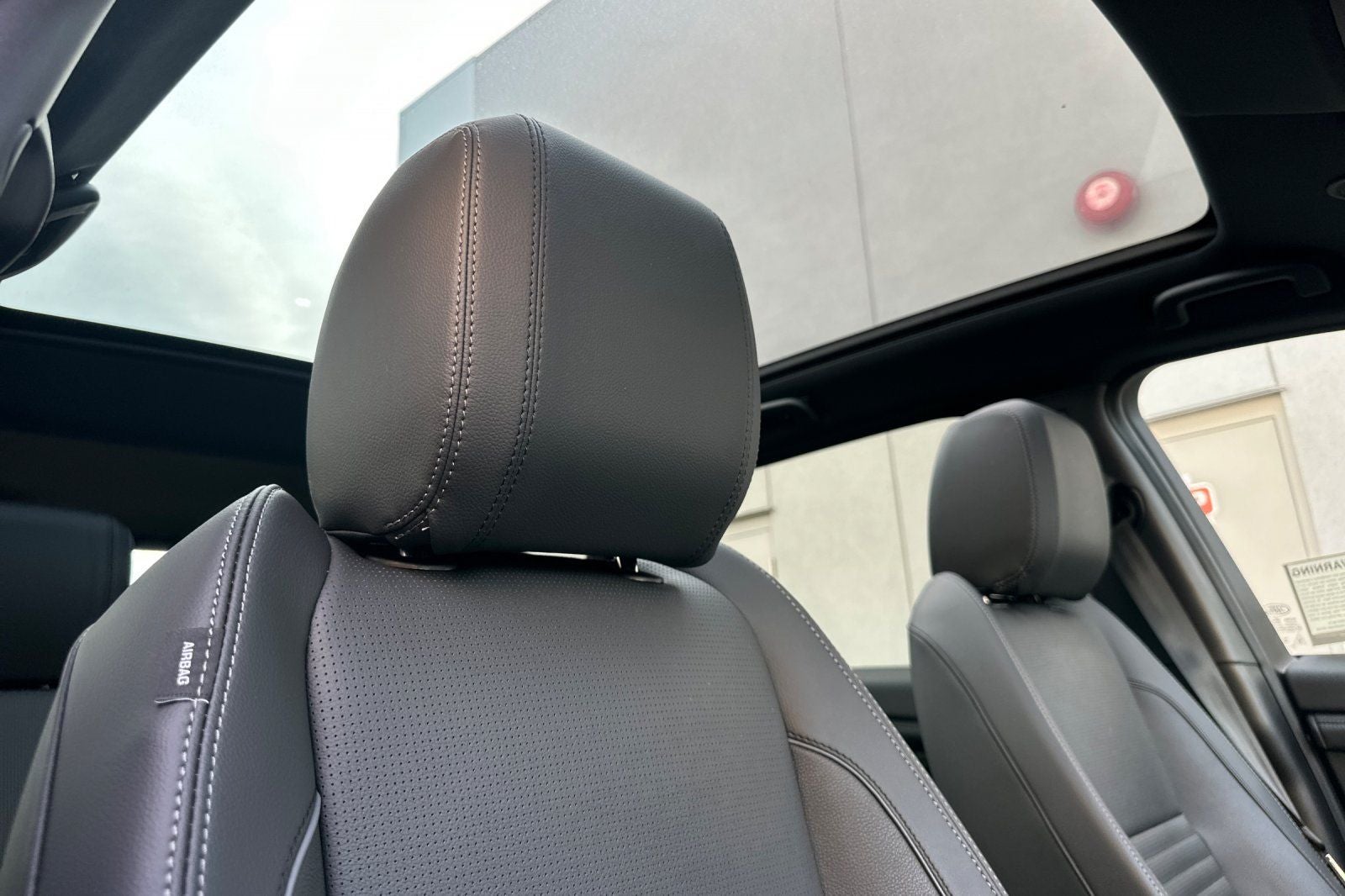 2025 Land Rover Discovery Sport SE