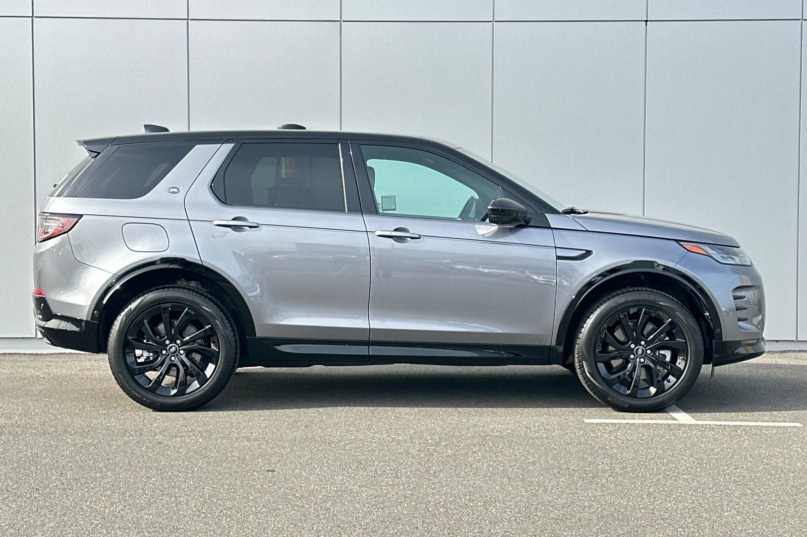 2025 Land Rover Discovery Sport SE