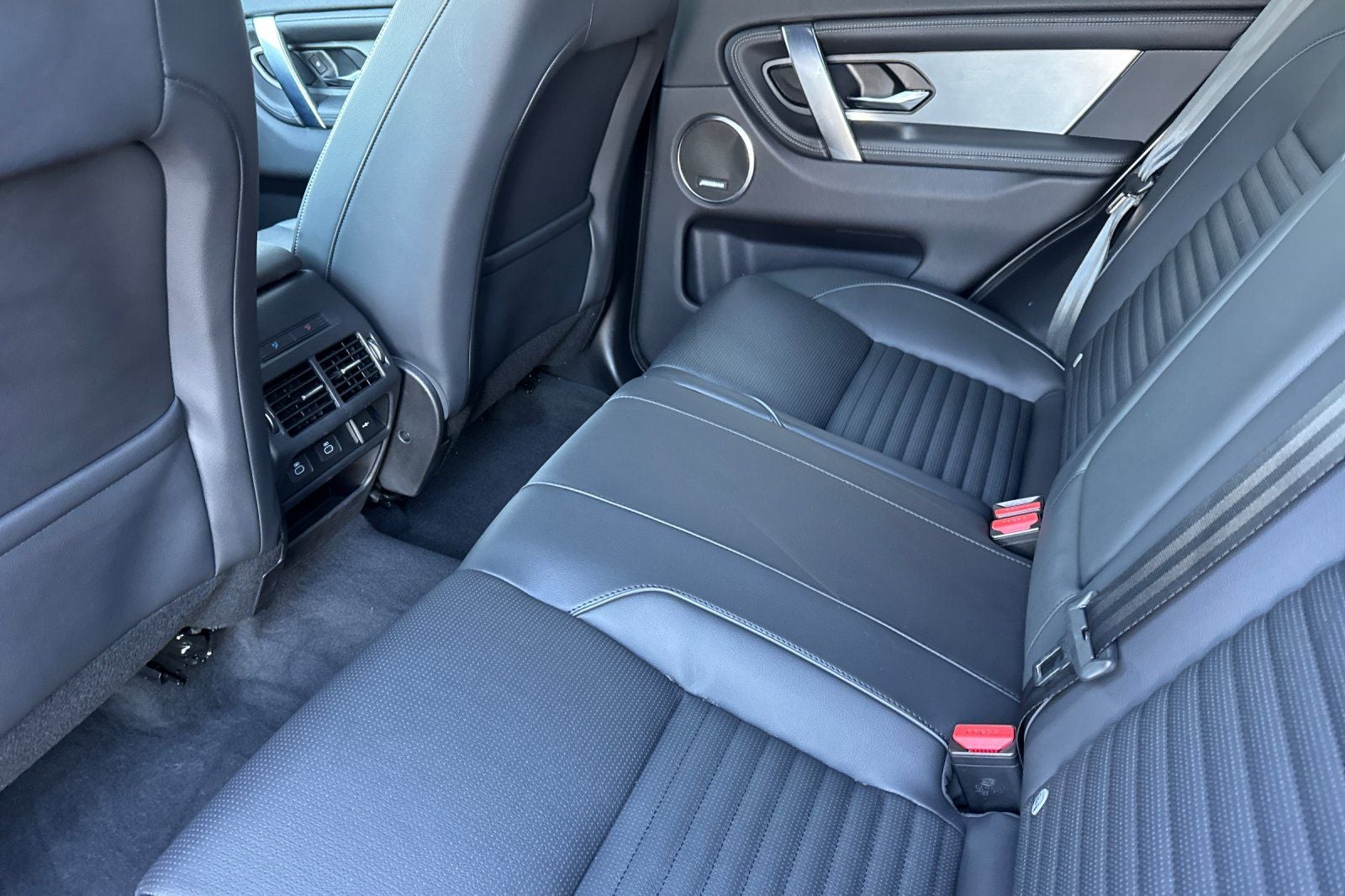 2025 Land Rover Discovery Sport SE