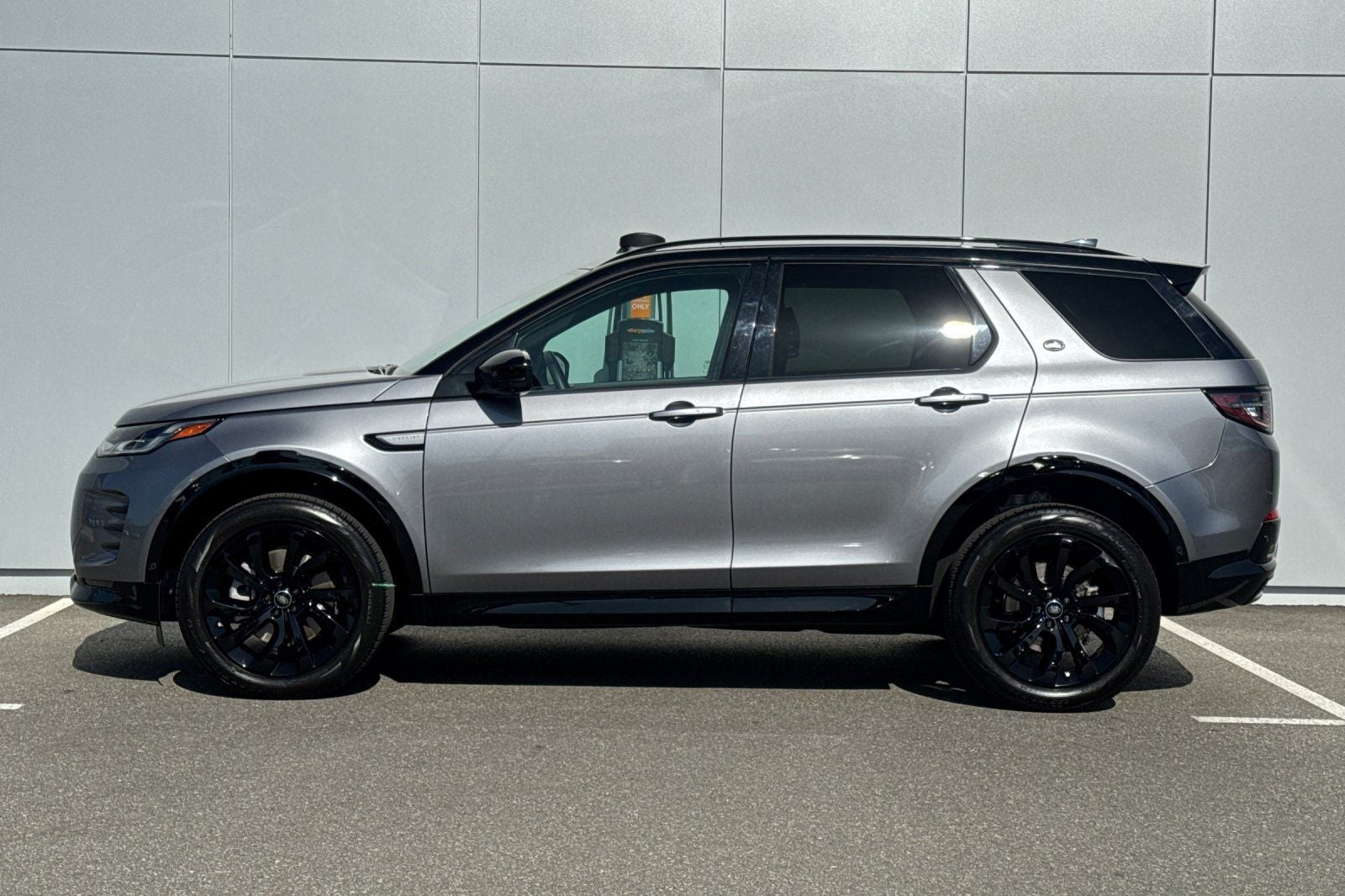 2025 Land Rover Discovery Sport SE