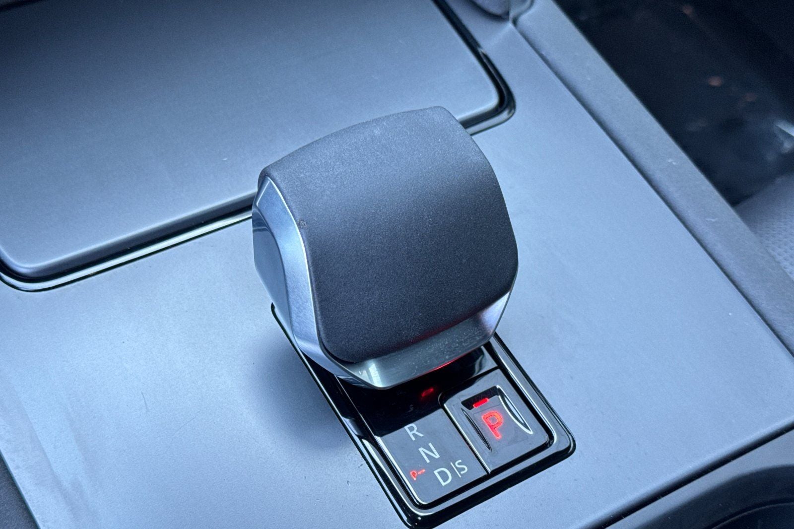 2025 Land Rover Discovery Sport SE