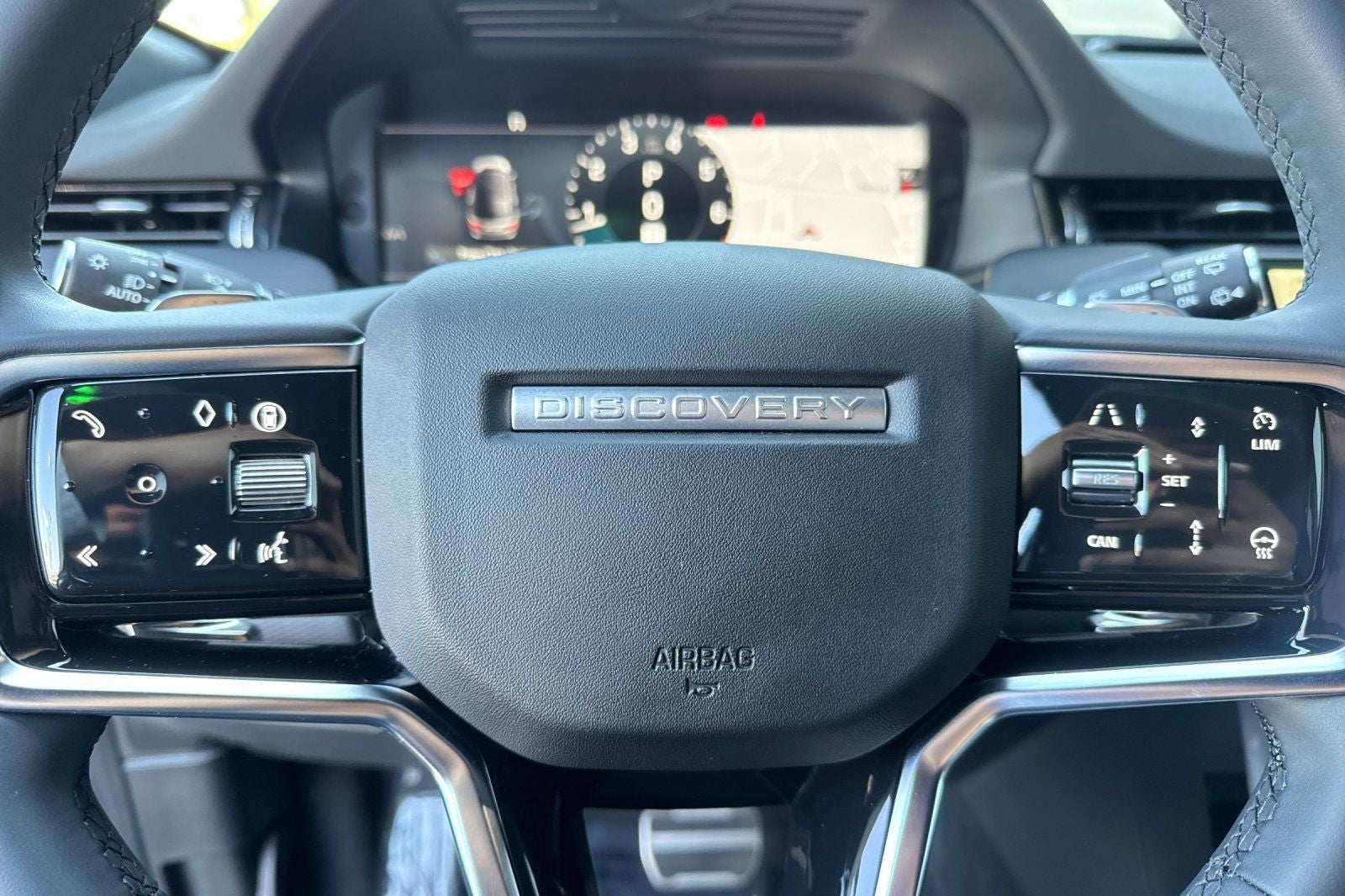 2025 Land Rover Discovery Sport SE