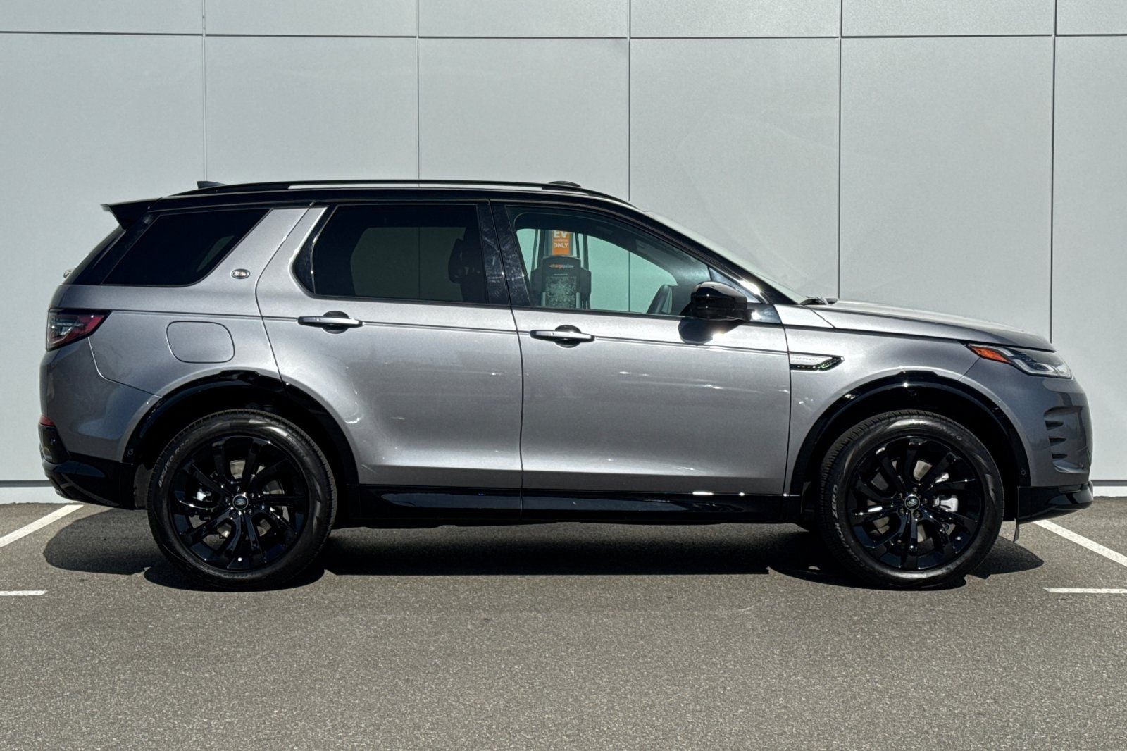 2025 Land Rover Discovery Sport SE