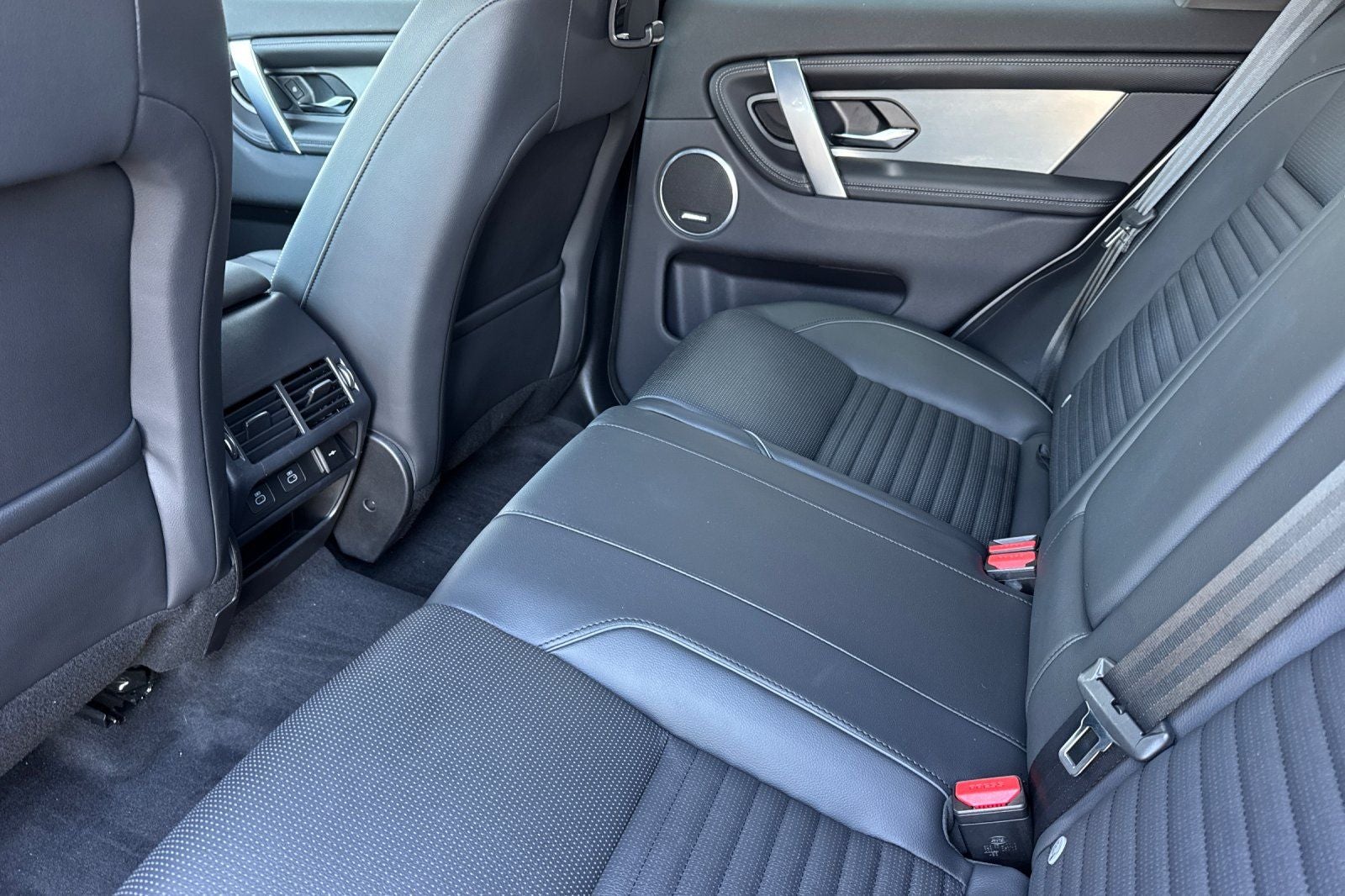 2025 Land Rover Discovery Sport SE
