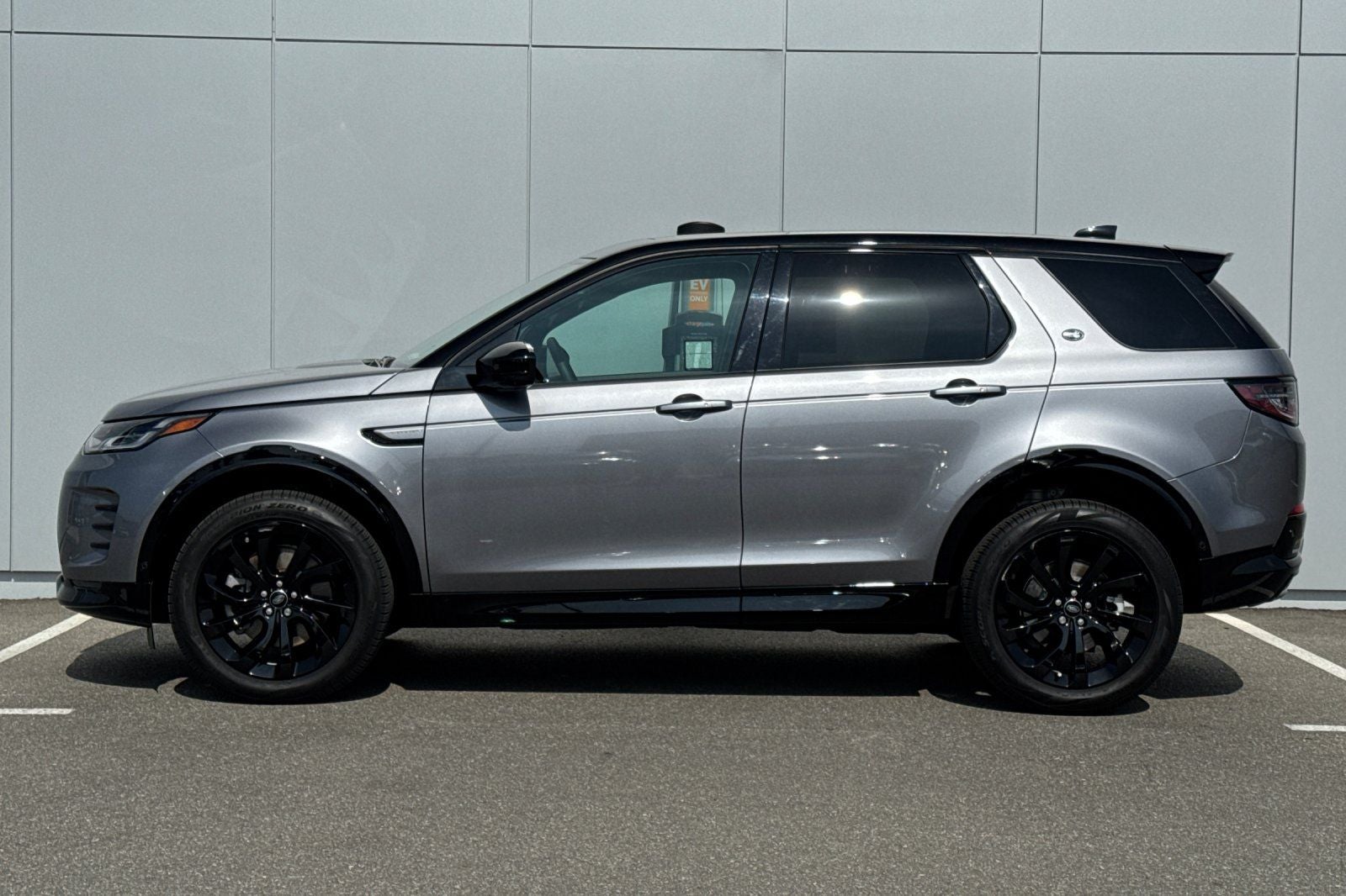 2025 Land Rover Discovery Sport SE